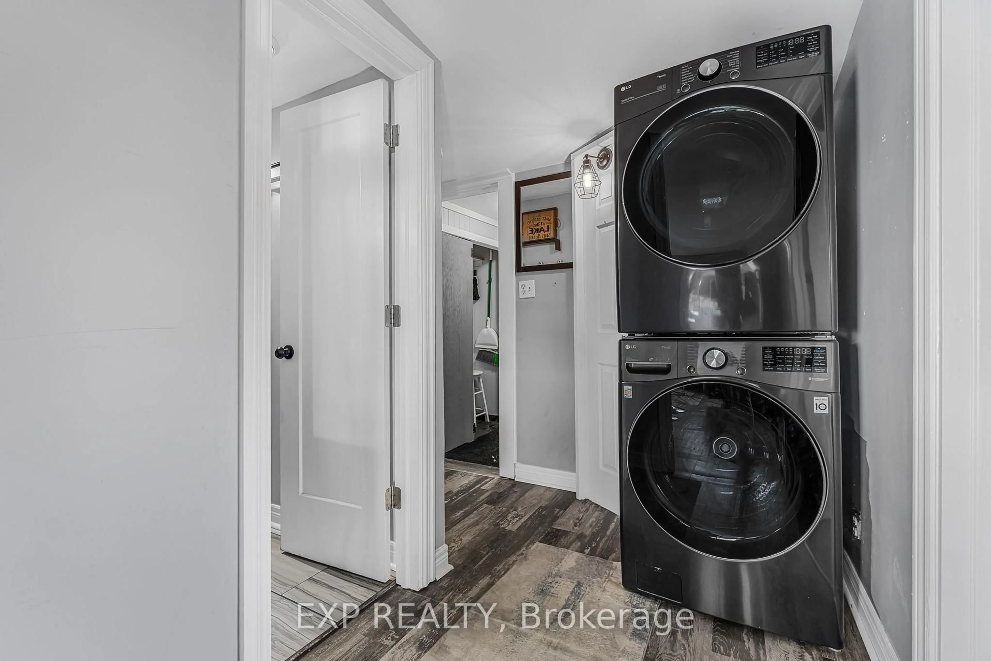 Laundry room for 33 Dover St, Haldimand Ontario N1A 2W6