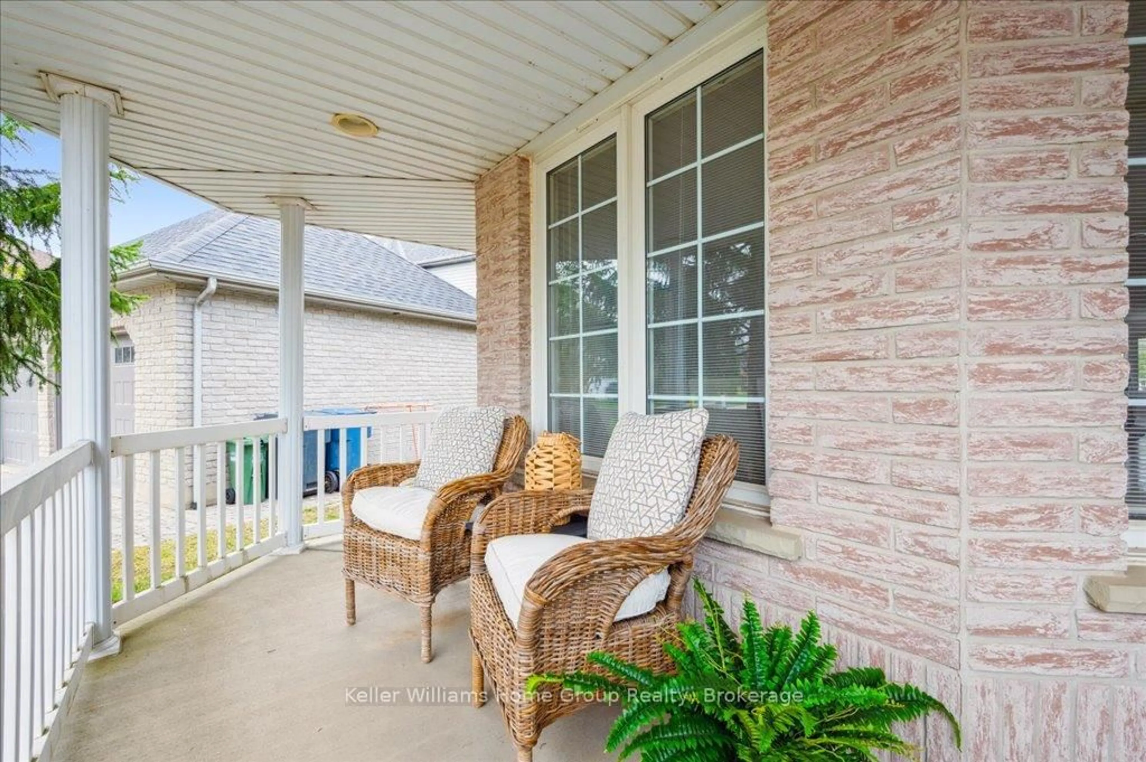 Patio, street for 38 Oakridge Cres, Guelph Ontario N1L 1J3