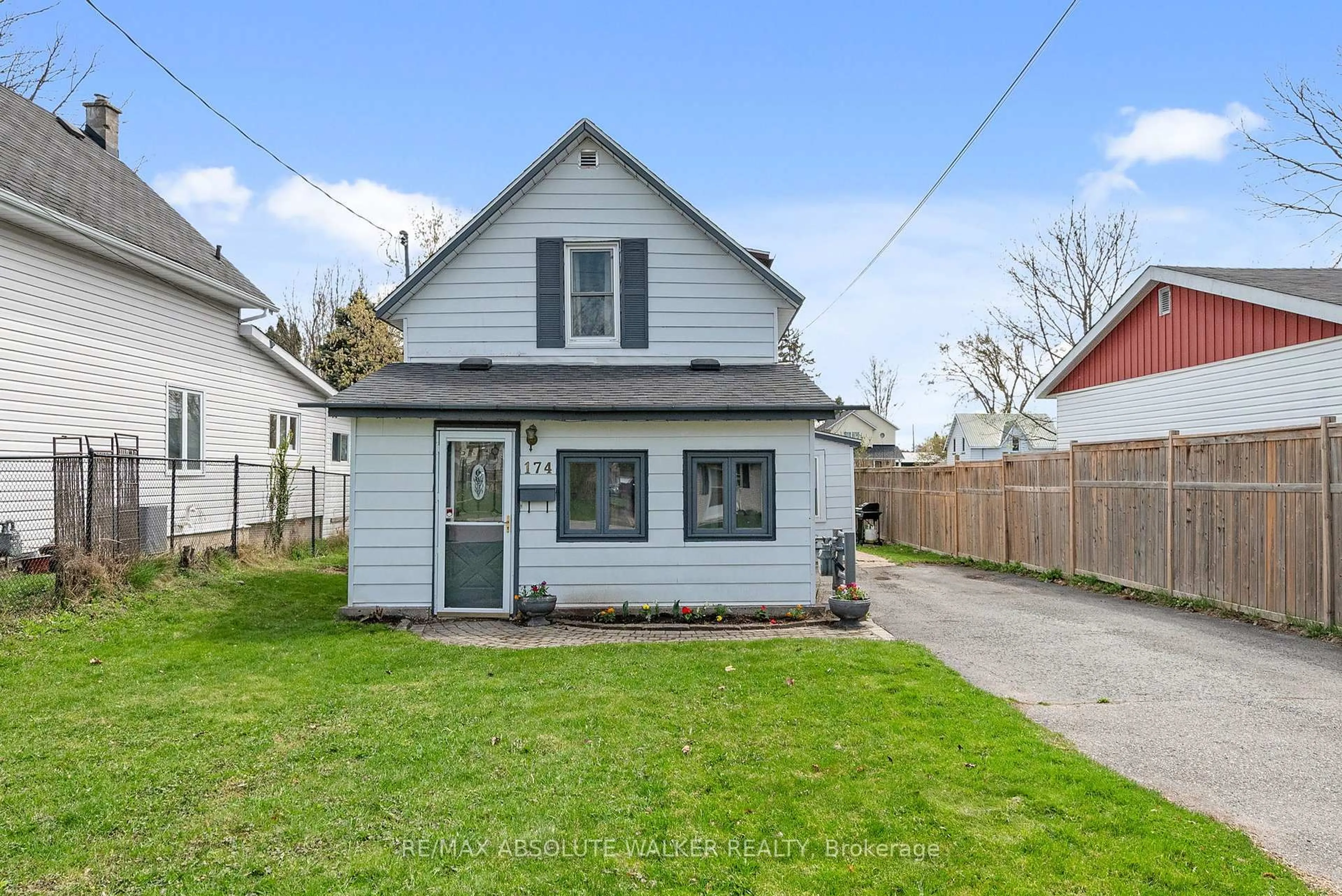 A pic from outside/outdoor area/front of a property/back of a property/a pic from drone, street for 174 Munro St, Carleton Place Ontario K7C 1H1