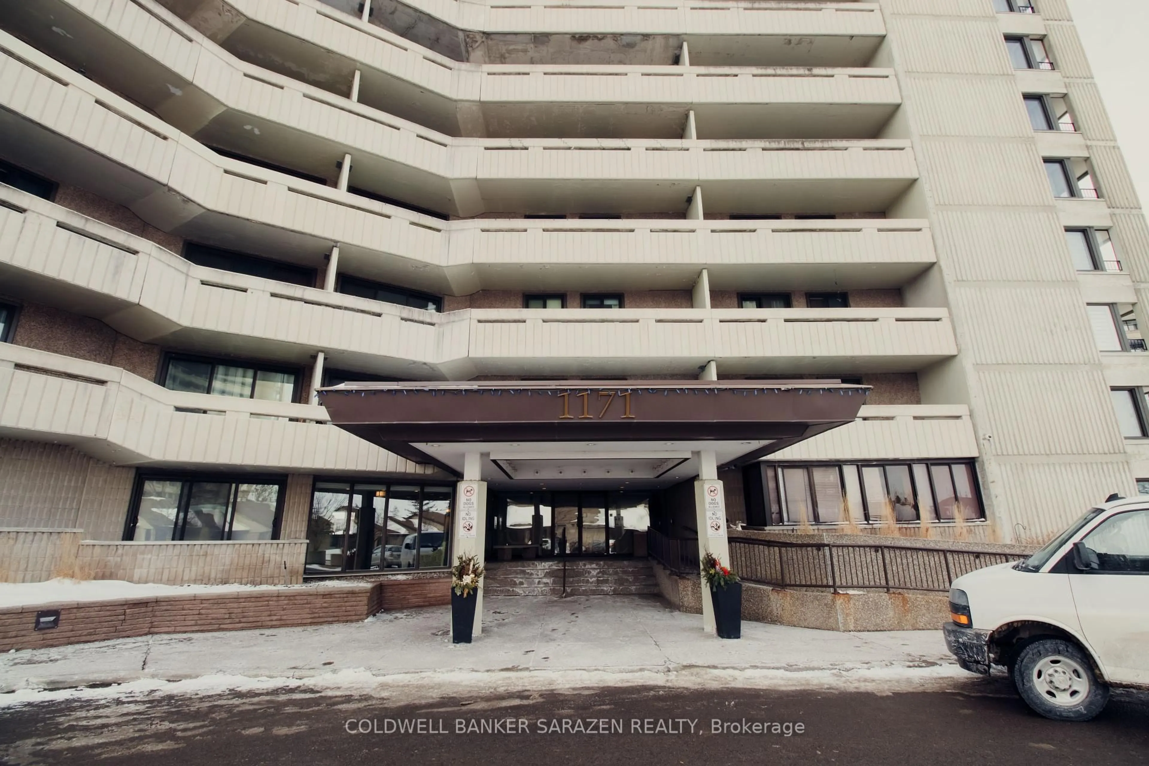 Indoor foyer for 1171 Ambleside Dr #1801, Ottawa Ontario K2B 8E1