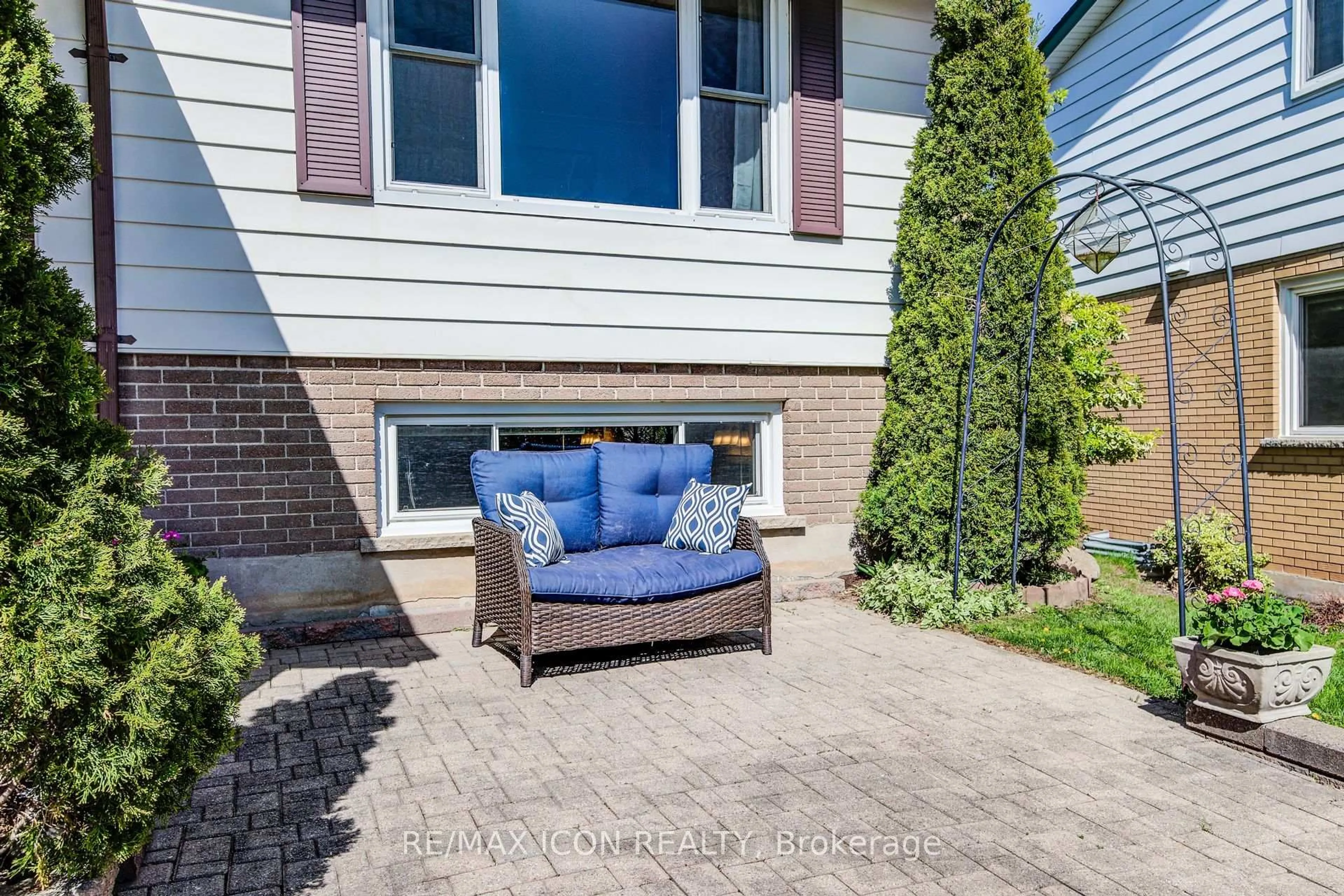 Unknown for 330 Daleview Pl, Waterloo Ontario N2L 5M5
