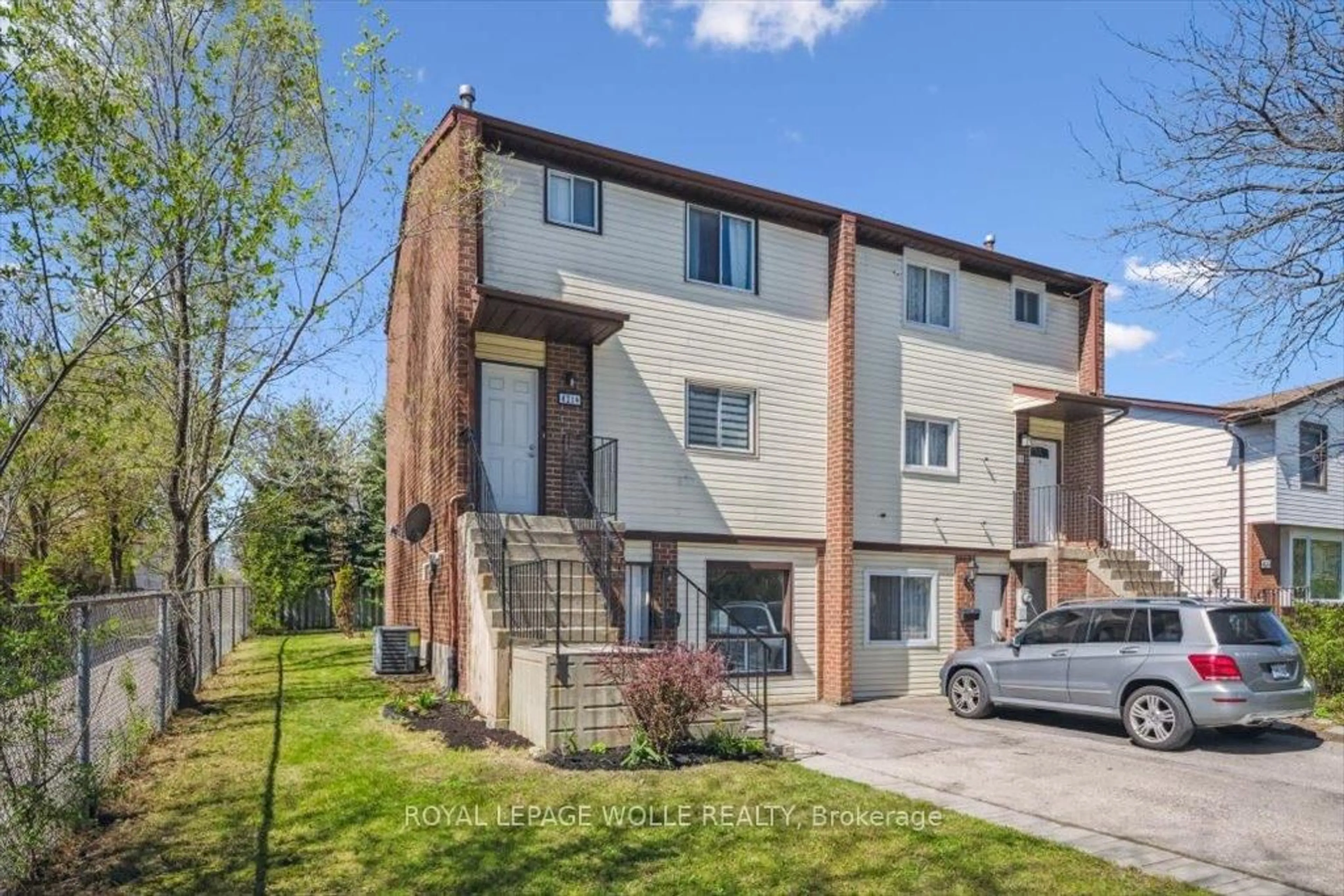 A pic from outside/outdoor area/front of a property/back of a property/a pic from drone, street for 421 Bairstow Cres #A, Waterloo Ontario N2K 2H7