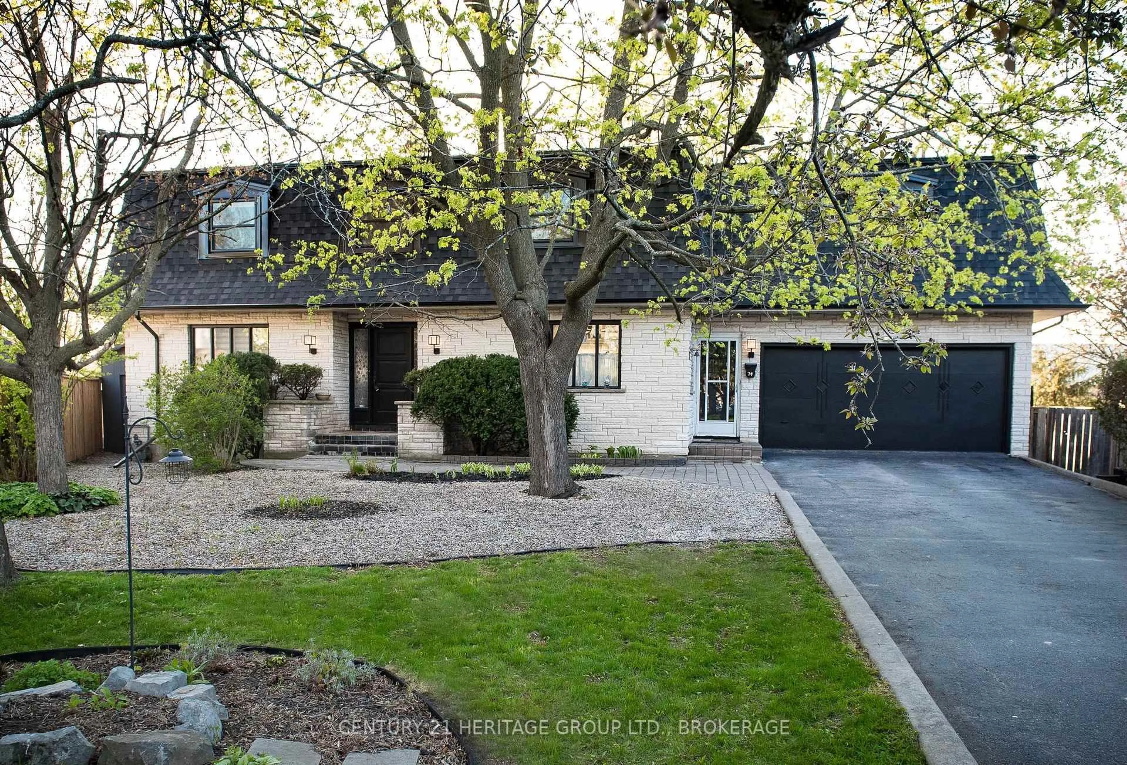 A pic from outside/outdoor area/front of a property/back of a property/a pic from drone, street for 74 Metcalfe Ave, Kingston Ontario K7M 2W6