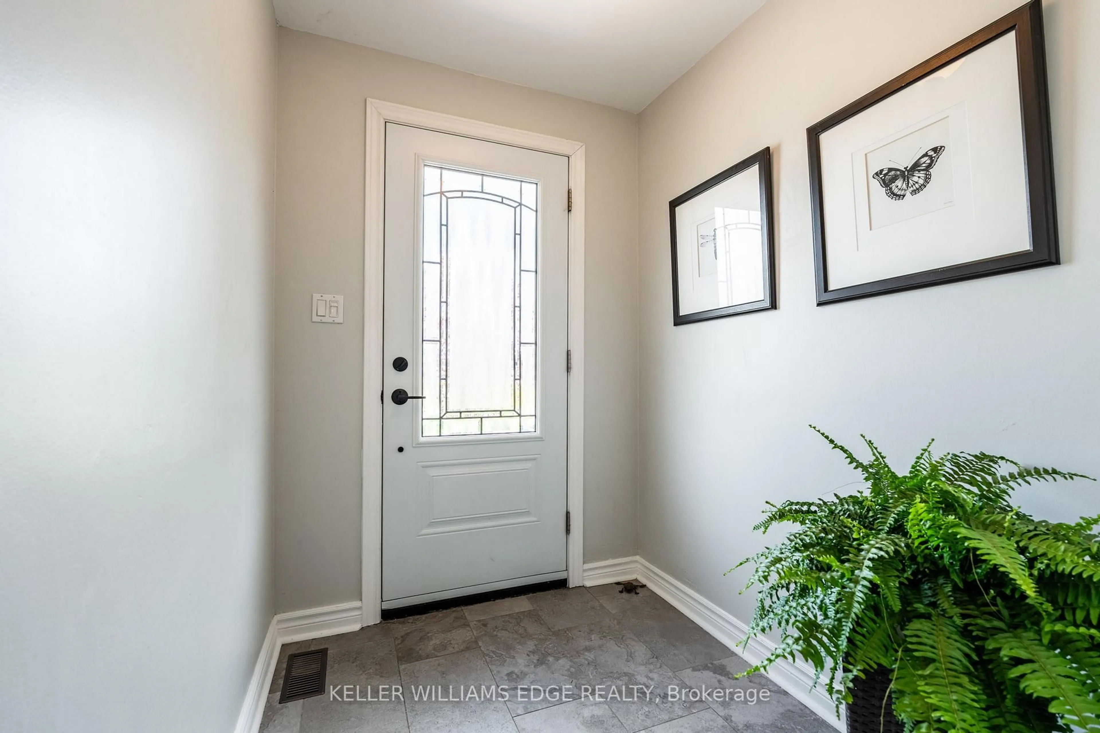 Indoor entryway for 681 8 Highway, Hamilton Ontario L0R 1X0