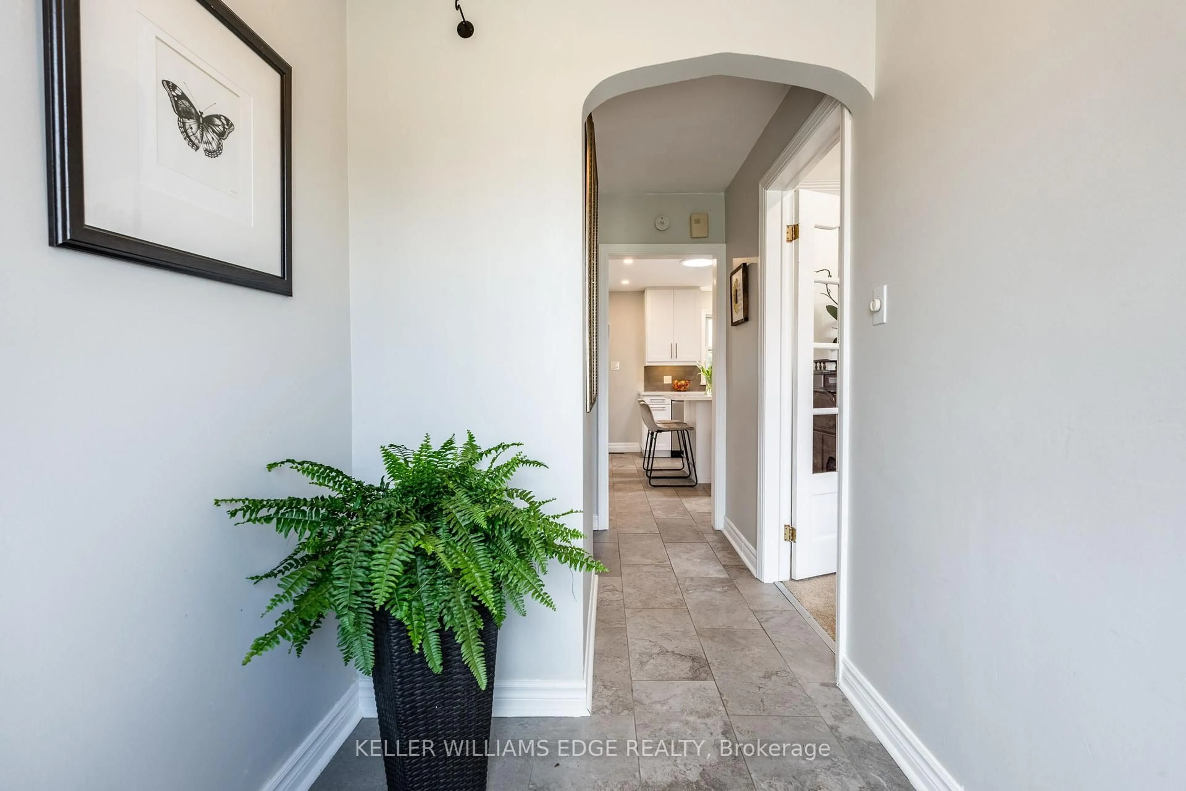 Indoor entryway for 681 8 Highway, Hamilton Ontario L0R 1X0