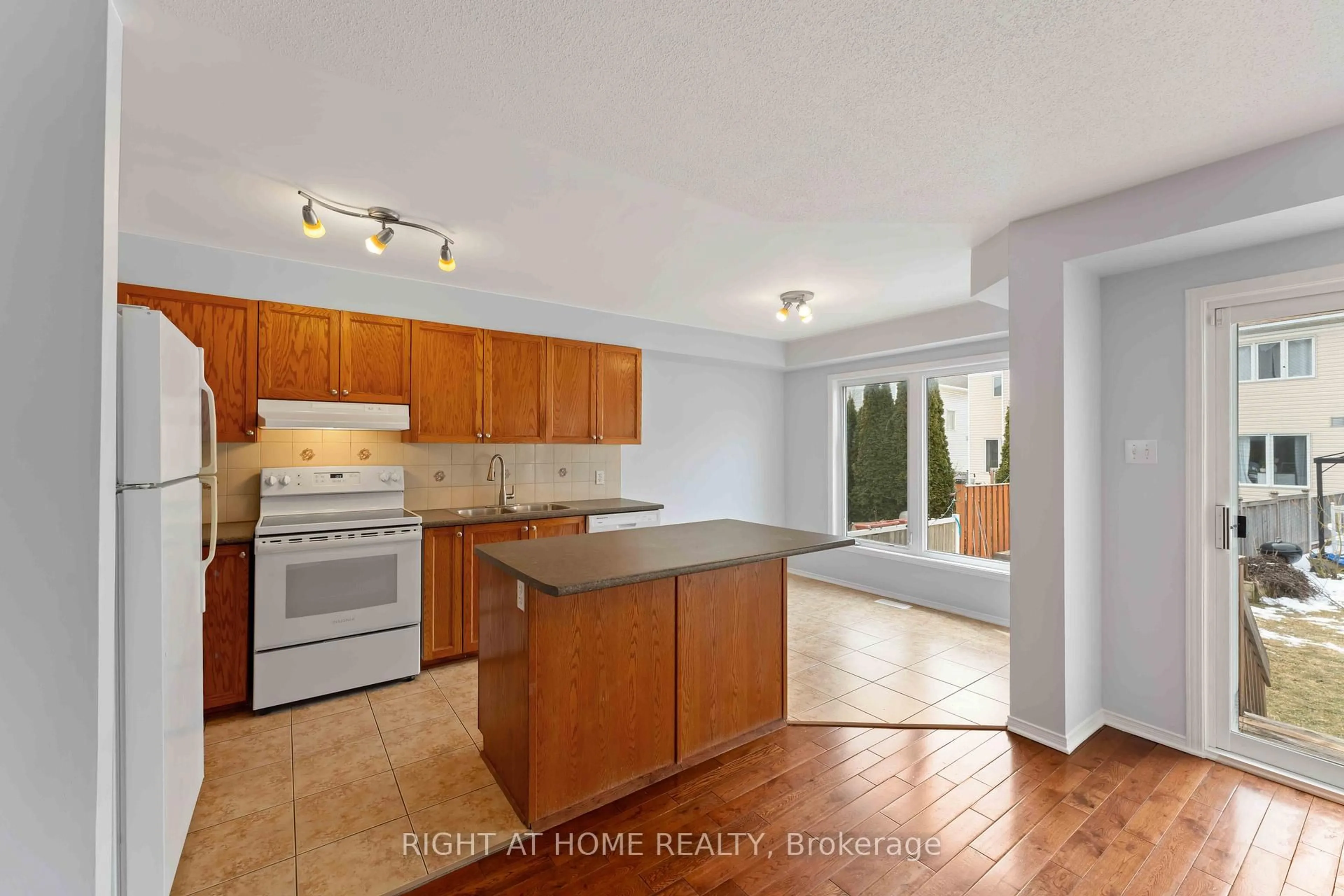 Open concept kitchen, unknown for 421 Hillsboro, Ottawa Ontario K2M 3A7
