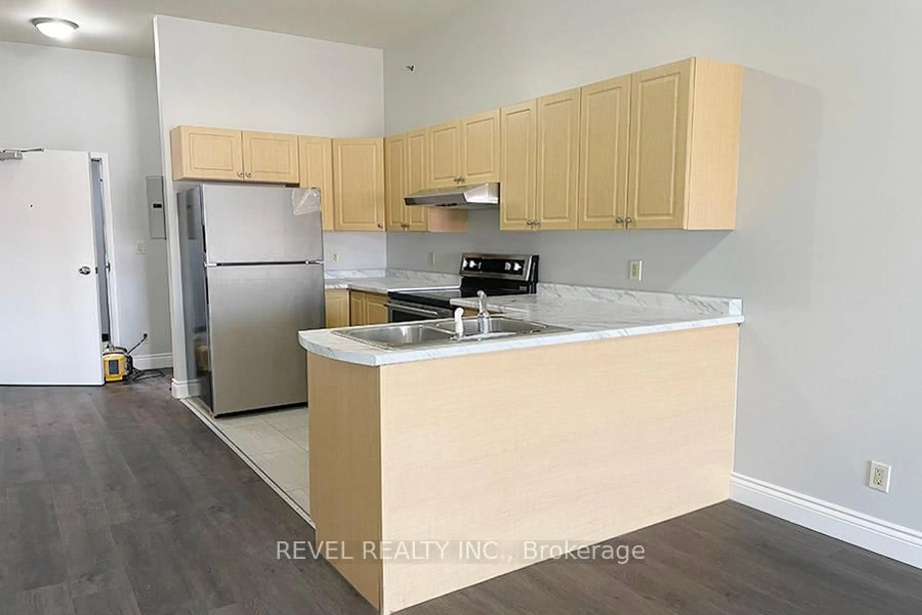 Standard kitchen, wood/laminate floor for 150 Colborne St #403, Brantford Ontario N3T 2G7