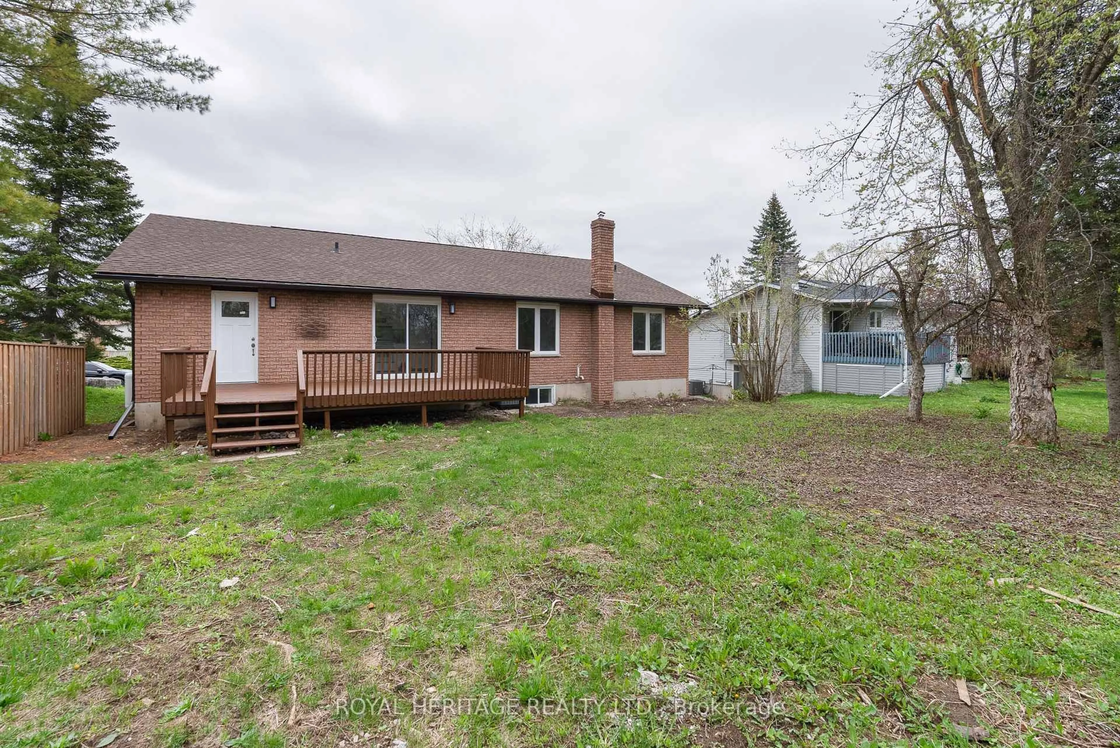 A pic from outside/outdoor area/front of a property/back of a property/a pic from drone, street for 5 Juniper Crt, Kawartha Lakes Ontario K0M 1A0