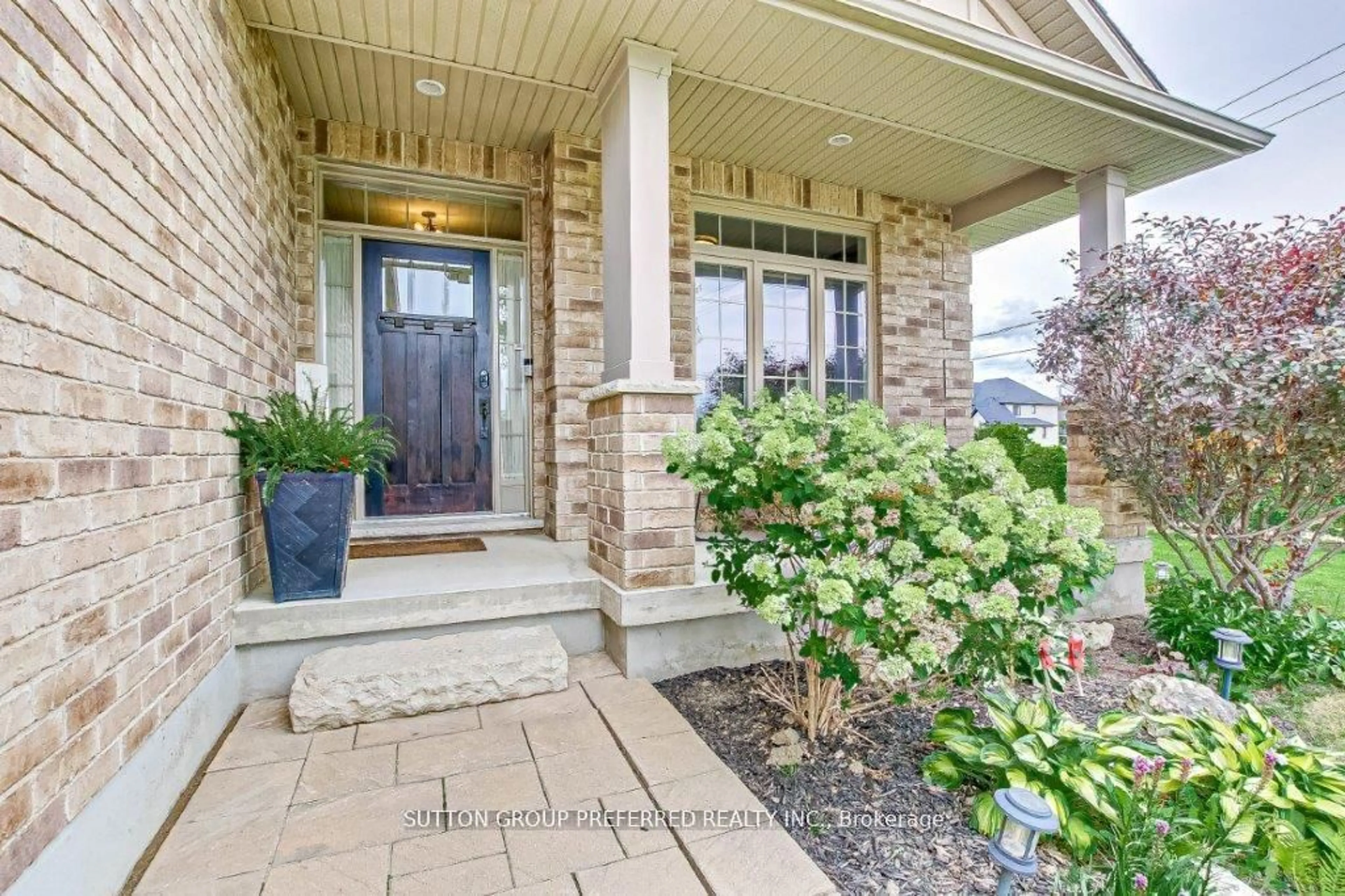 Indoor entryway for 2 Brooker Tr, Thames Centre Ontario N0M 2P0