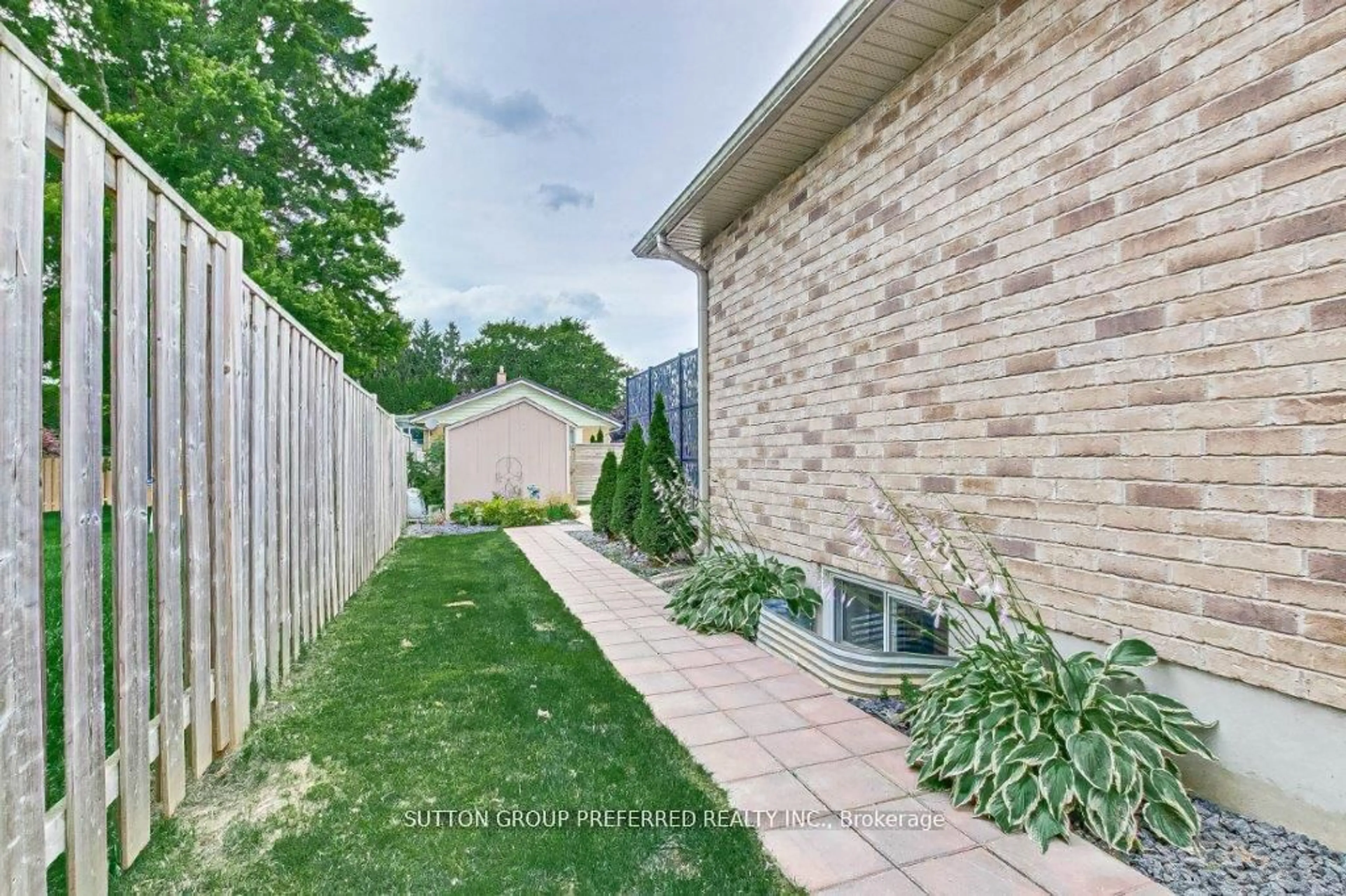A pic from outside/outdoor area/front of a property/back of a property/a pic from drone, street for 2 Brooker Tr, Thames Centre Ontario N0M 2P0