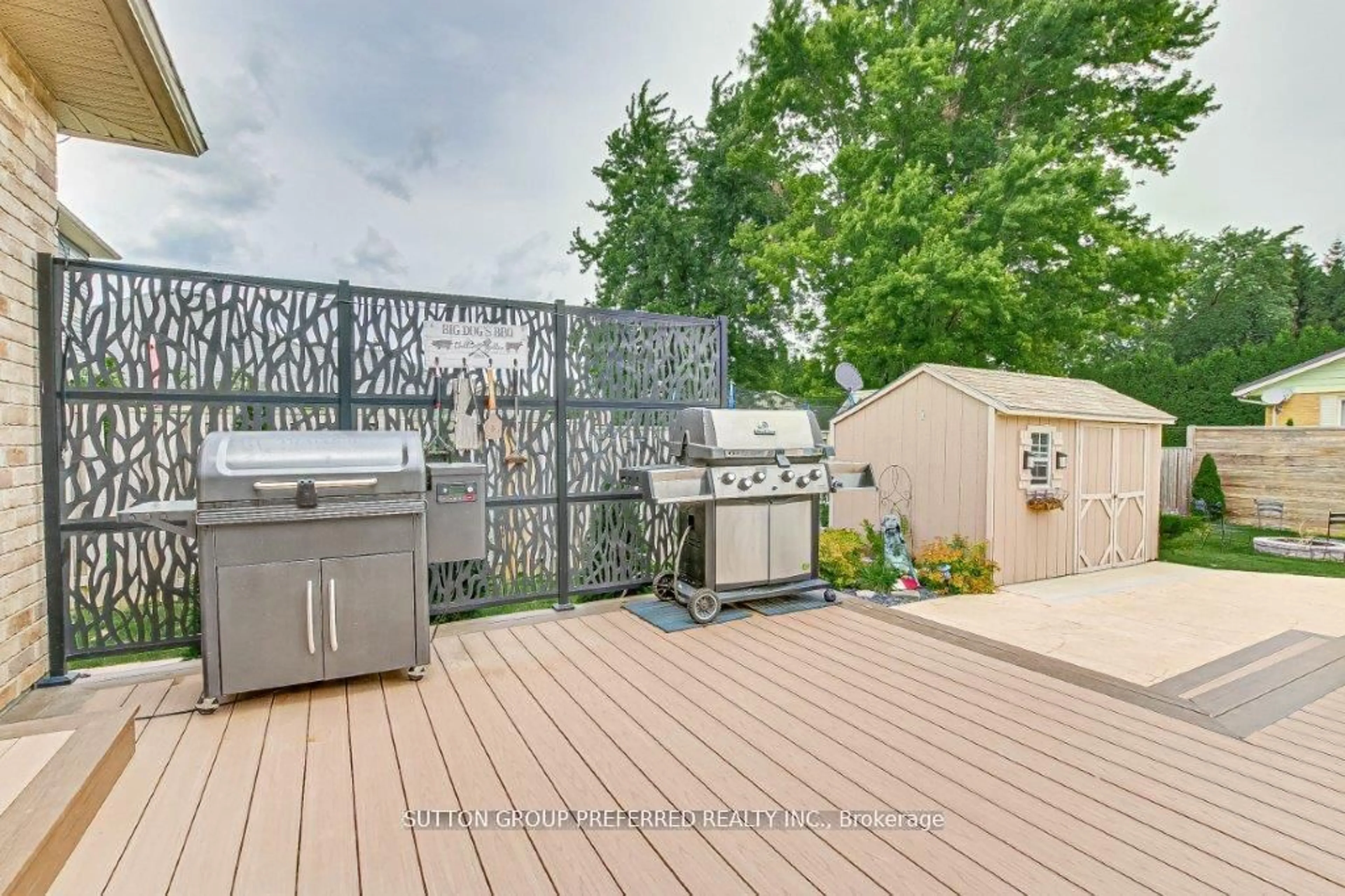 Patio, street for 2 Brooker Tr, Thames Centre Ontario N0M 2P0