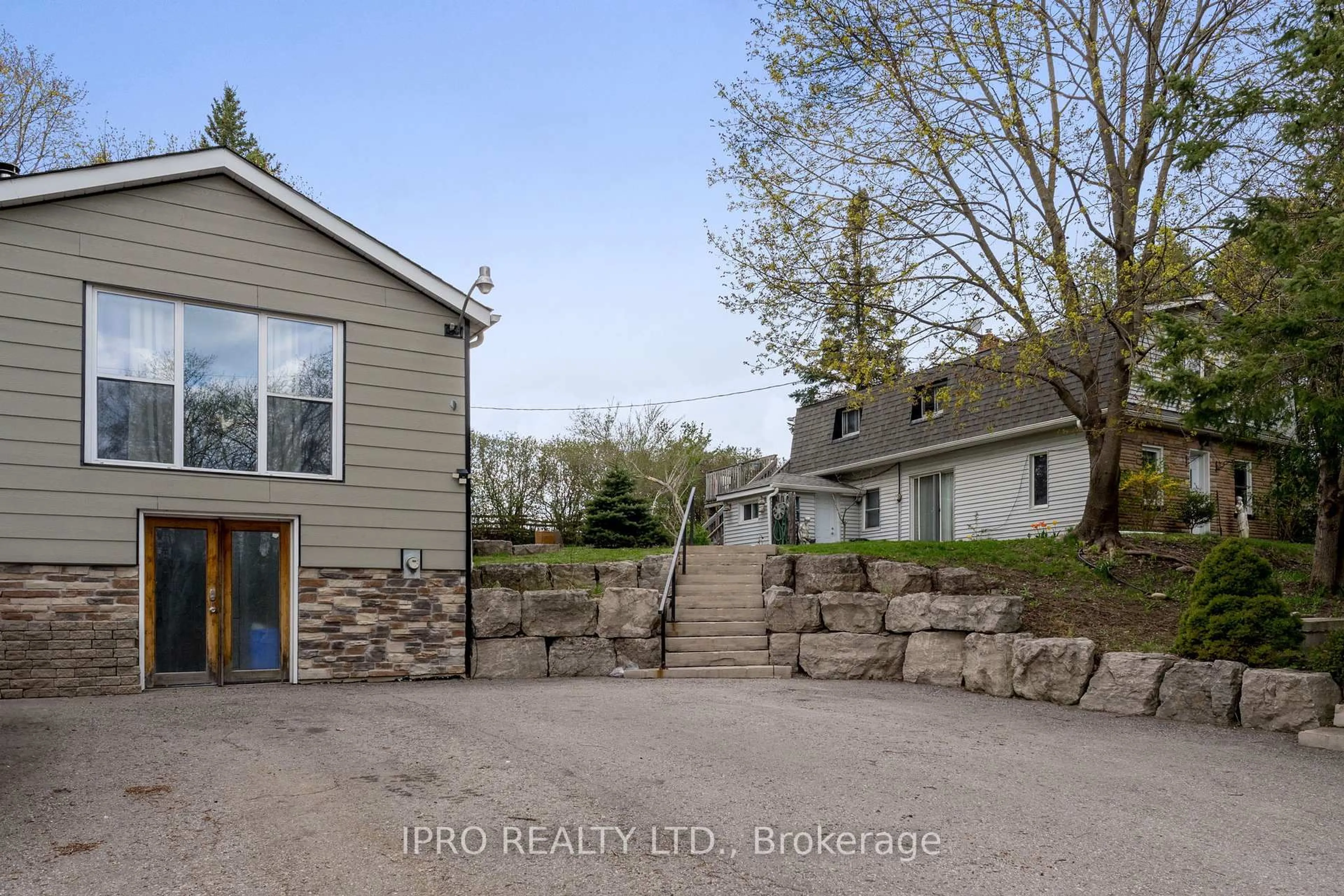 A pic from outside/outdoor area/front of a property/back of a property/a pic from drone, street for 45 Wellington 124 Rd, Erin Ontario N0B 1T0
