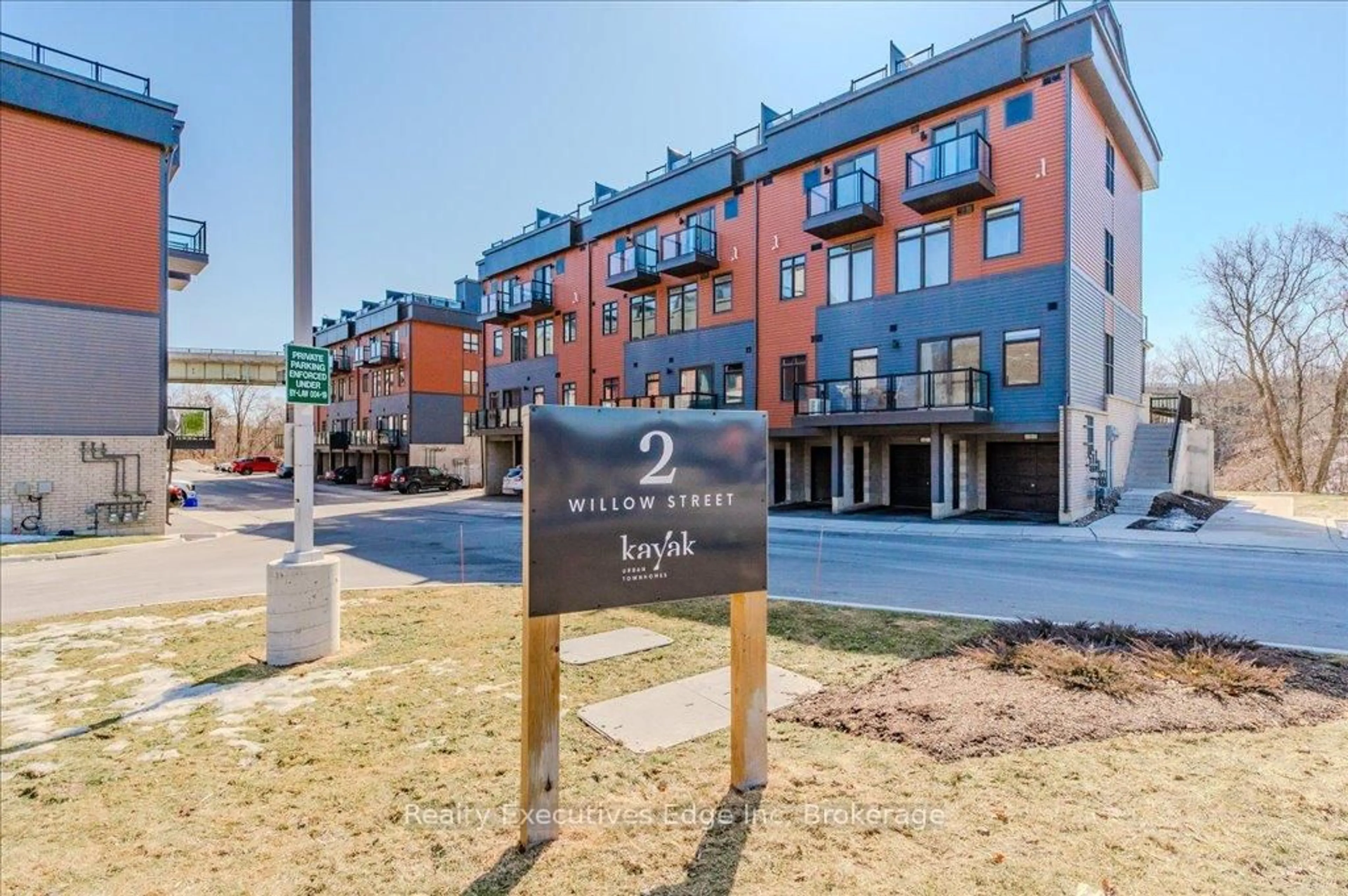 Patio, street for 2 Willow St #6, Brant Ontario N3L 0K7