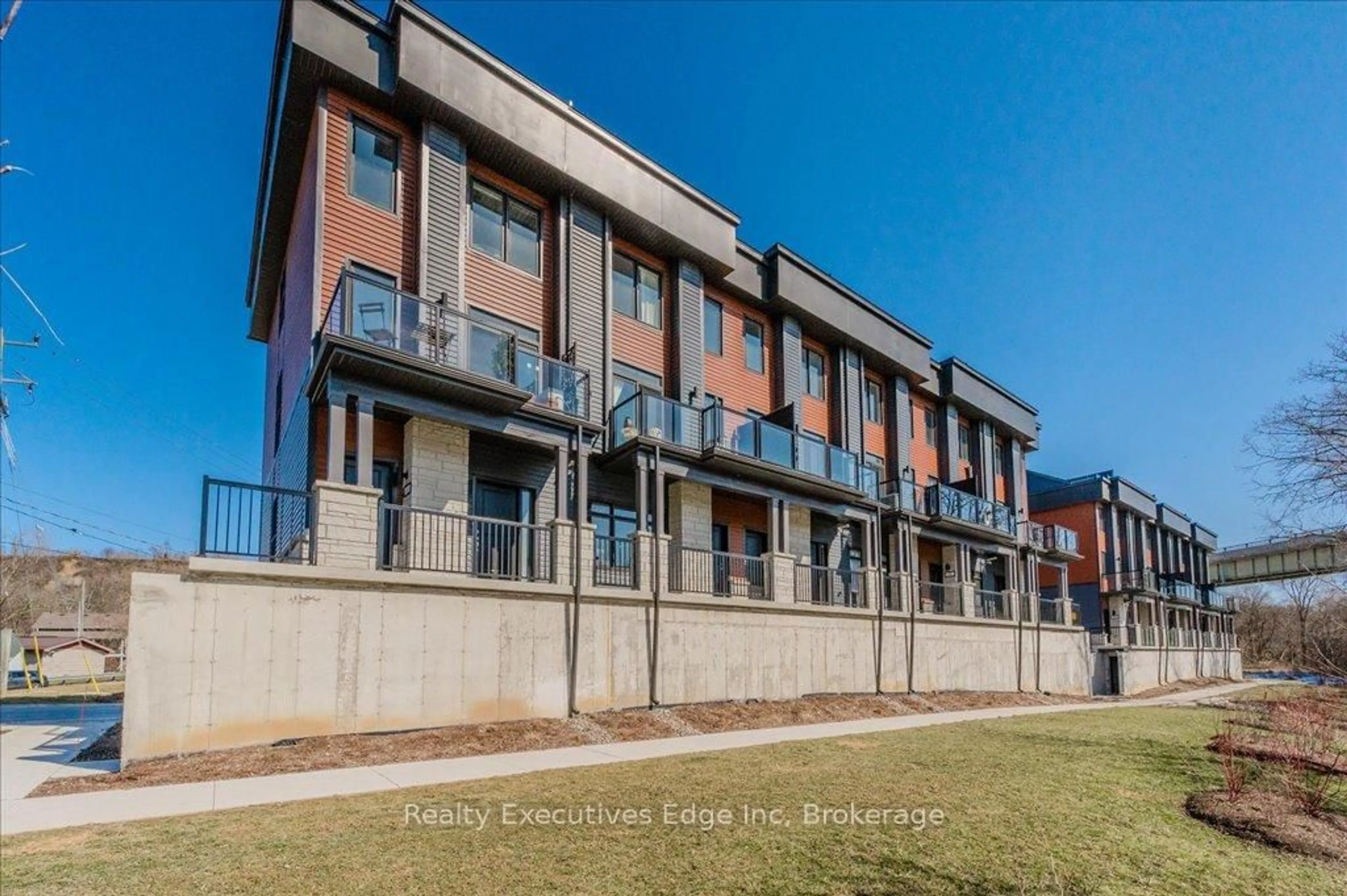 A pic from outside/outdoor area/front of a property/back of a property/a pic from drone, building for 2 Willow St #6, Brant Ontario N3L 0K7