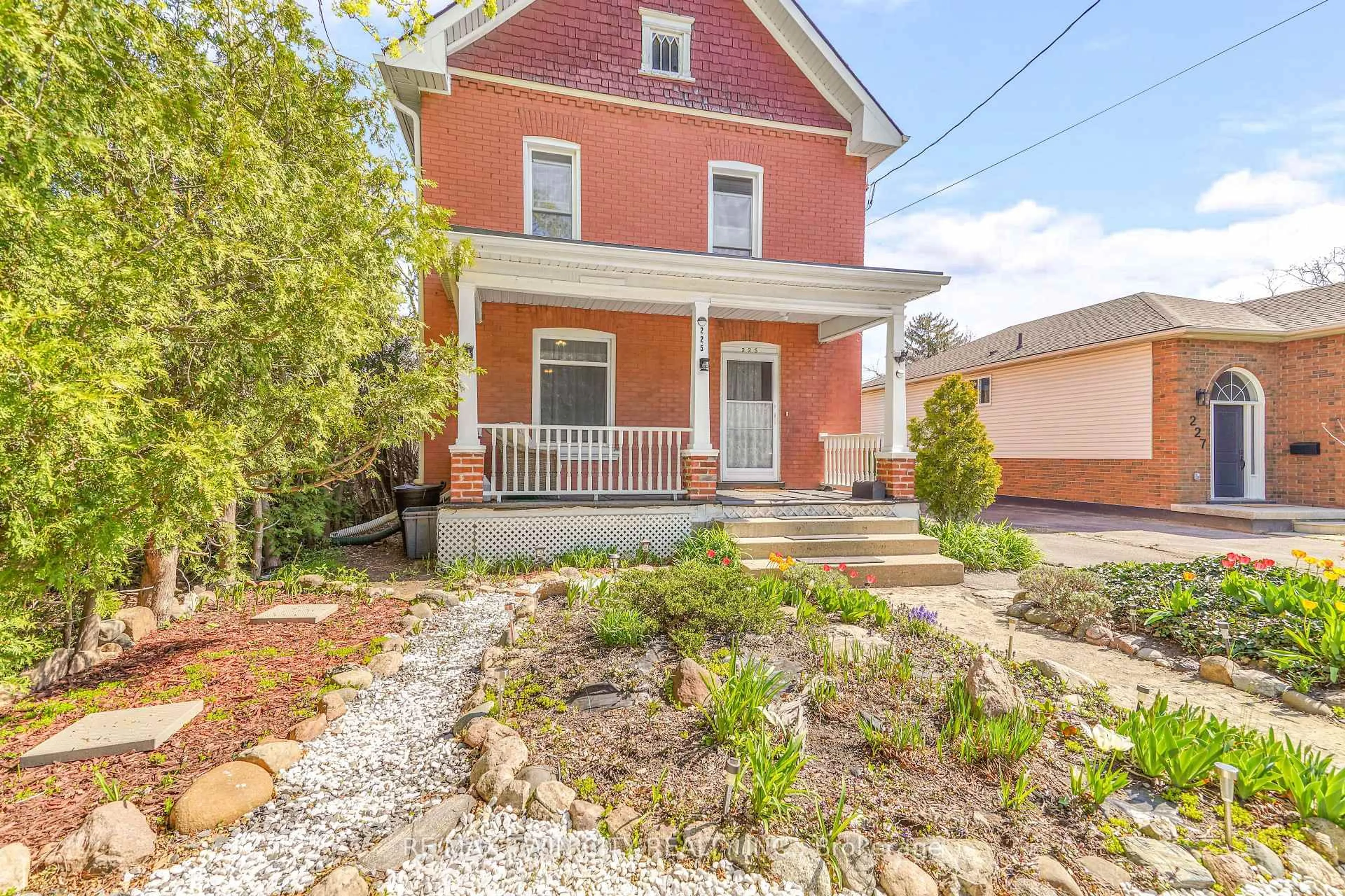 Home with brick exterior material, street for 225 Charing Cross St, Brantford Ontario N3R 2J7