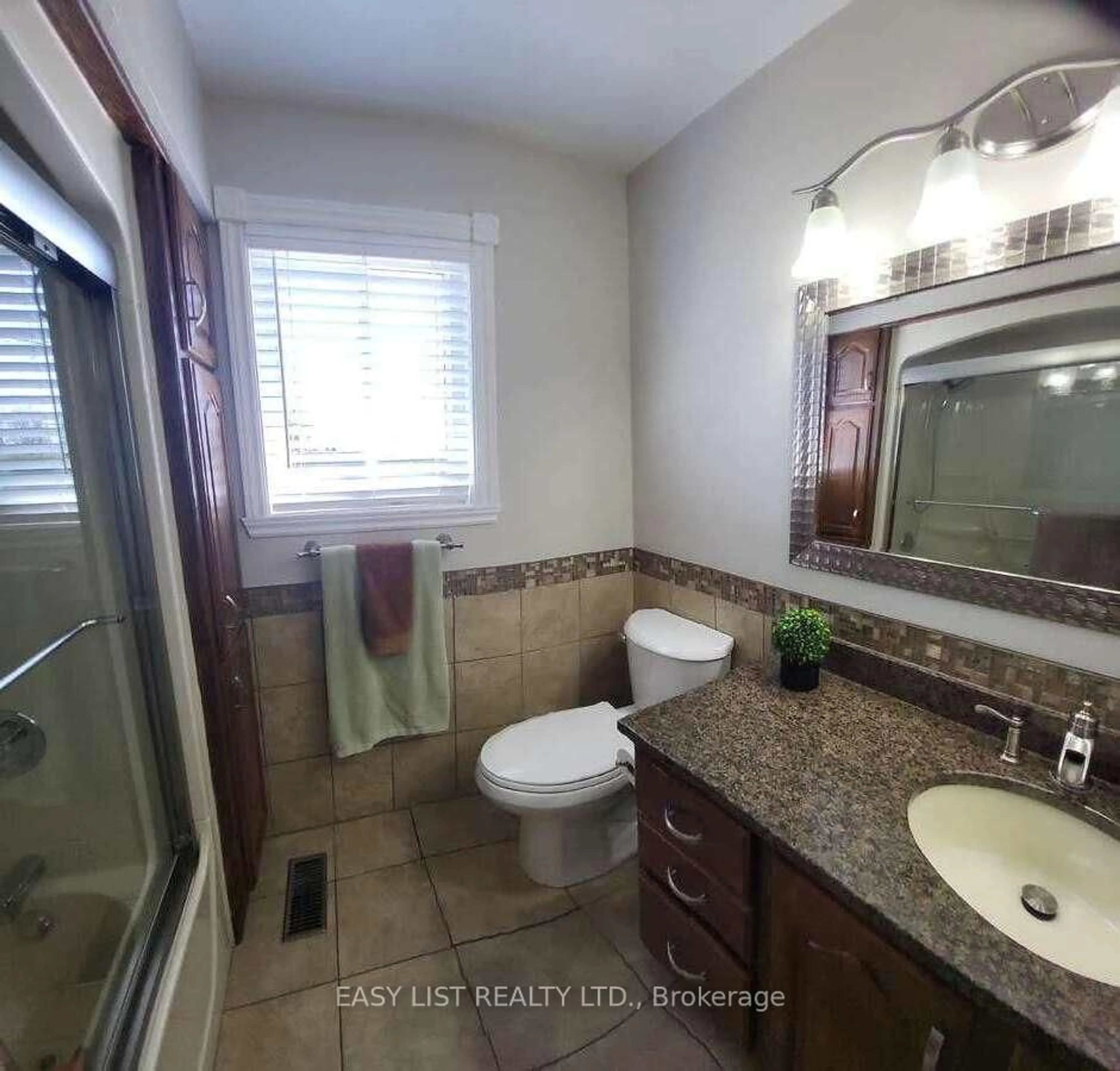 Standard bathroom, ceramic/tile floor for 612 Virginia St, South Stormont Ontario K6K 1R5