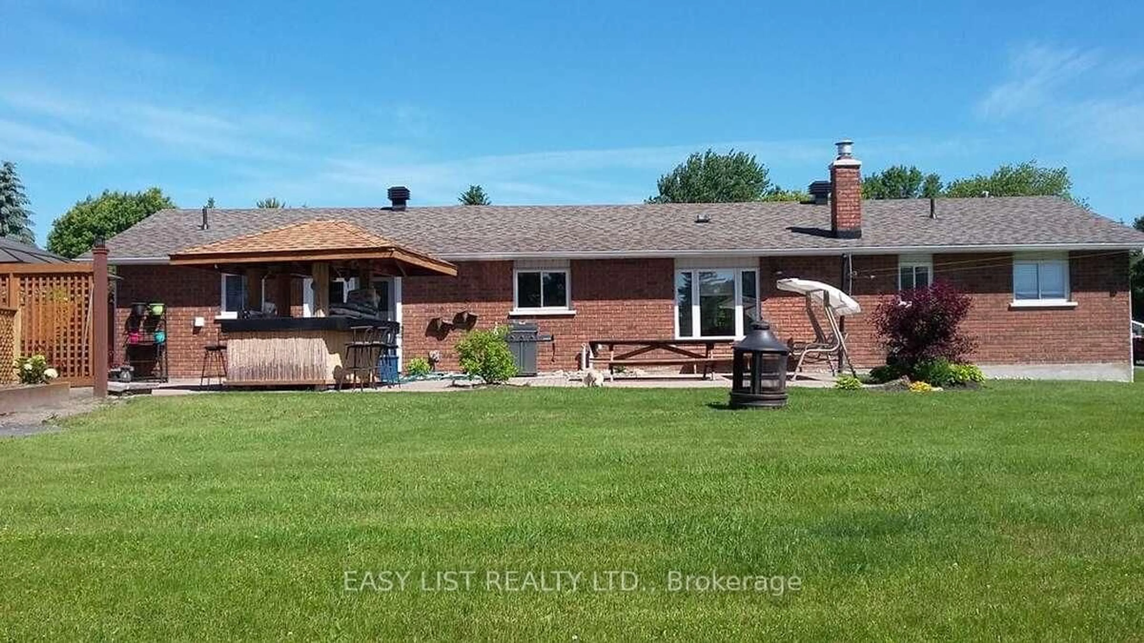 A pic from outside/outdoor area/front of a property/back of a property/a pic from drone, unknown for 612 Virginia St, South Stormont Ontario K6K 1R5