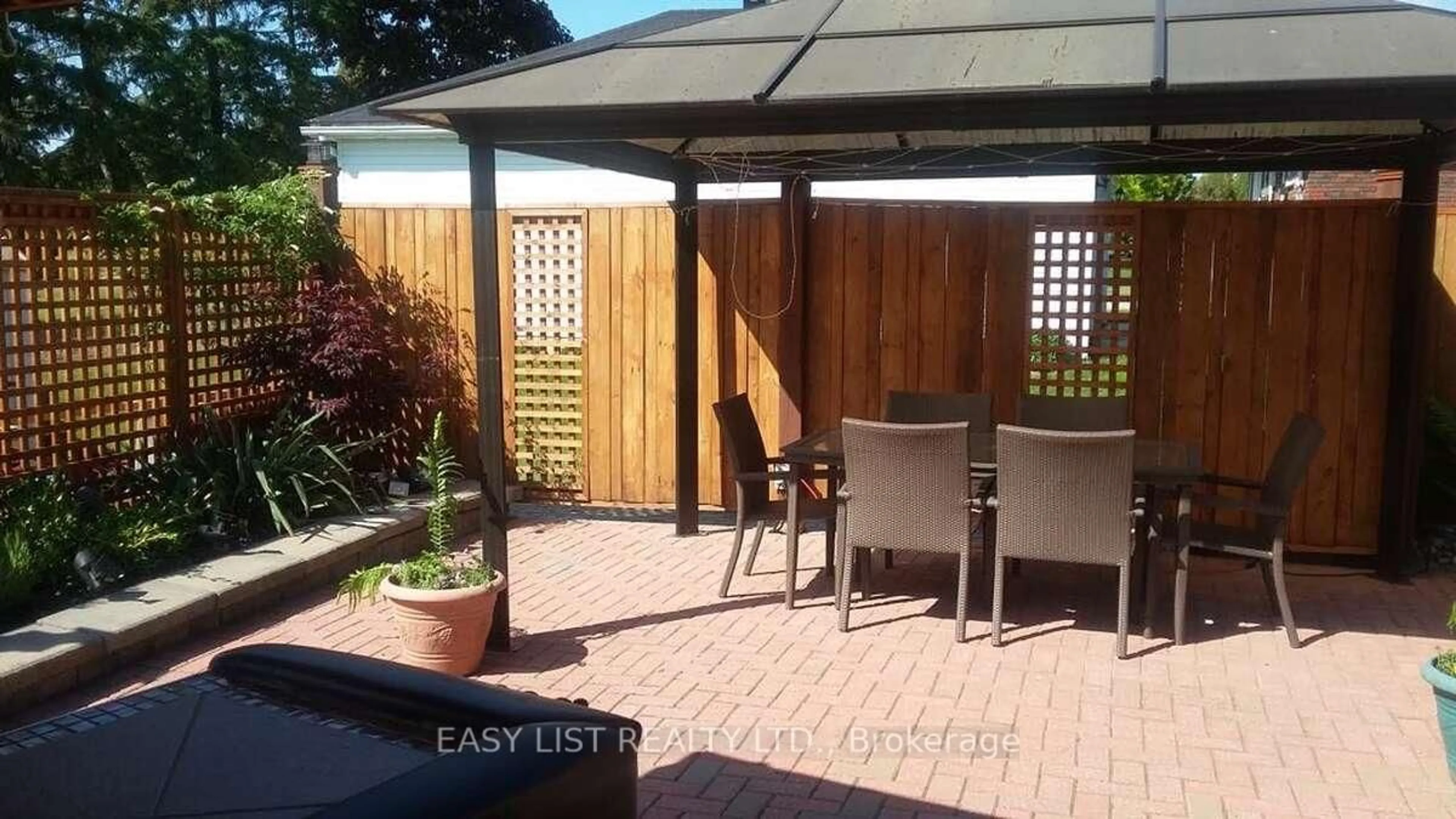 Patio, street for 612 Virginia St, South Stormont Ontario K6K 1R5