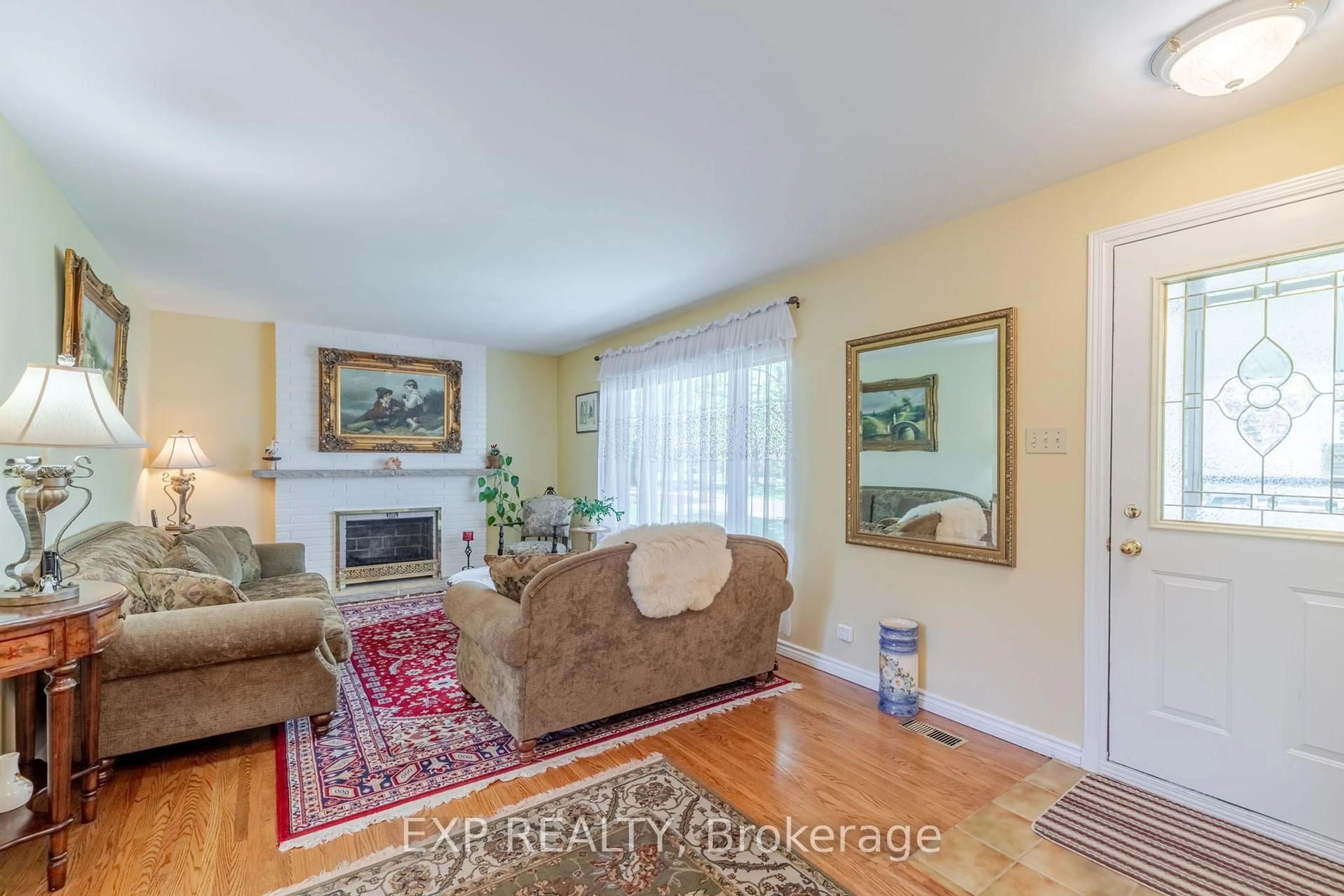 Living room with furniture, unknown for 605 Ridgewood Cres, London South Ontario N6J 3J1