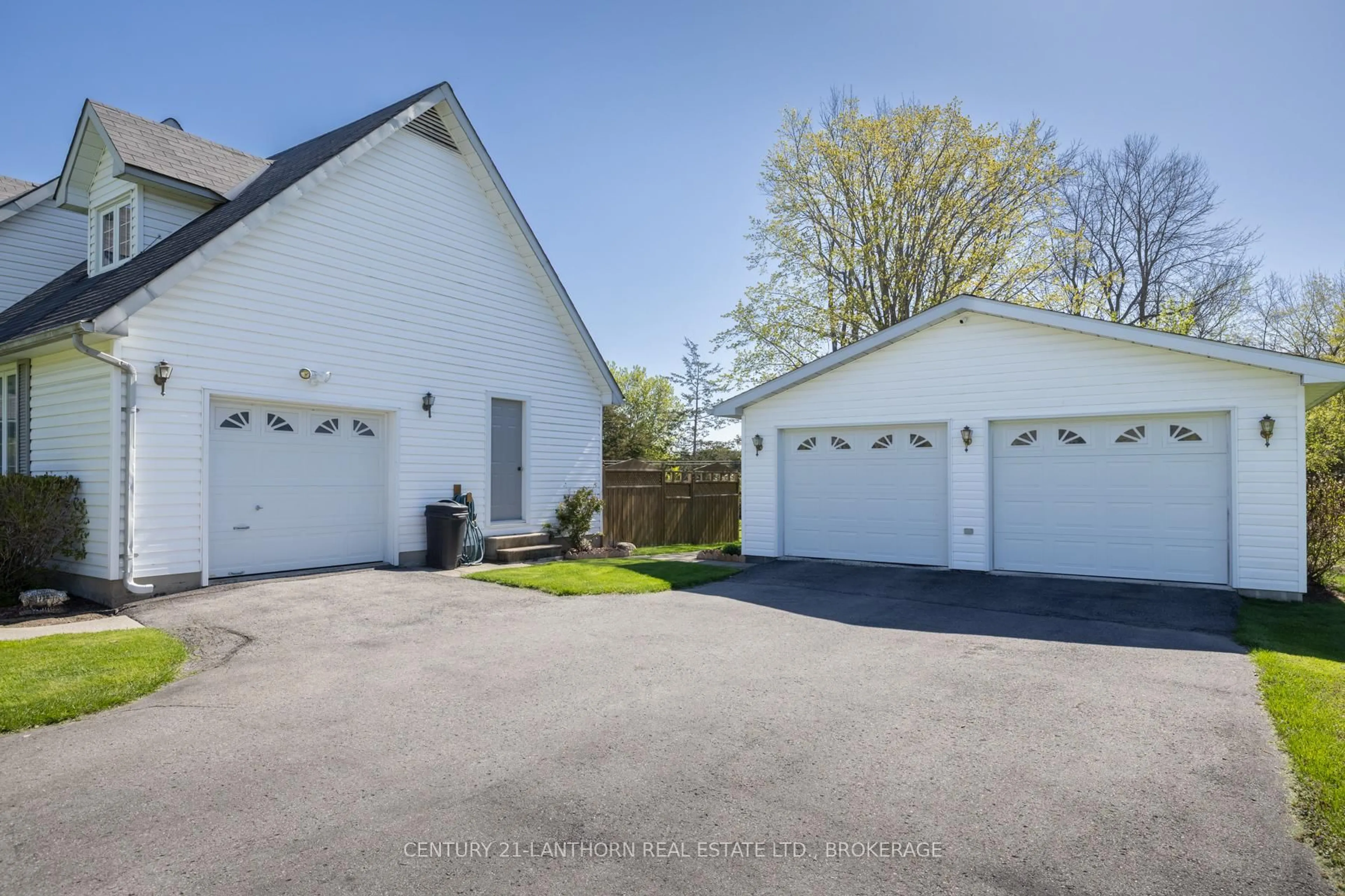 Indoor garage for 1066 COUNTY ROAD #9 Rd, Greater Napanee Ontario K7R 0E4