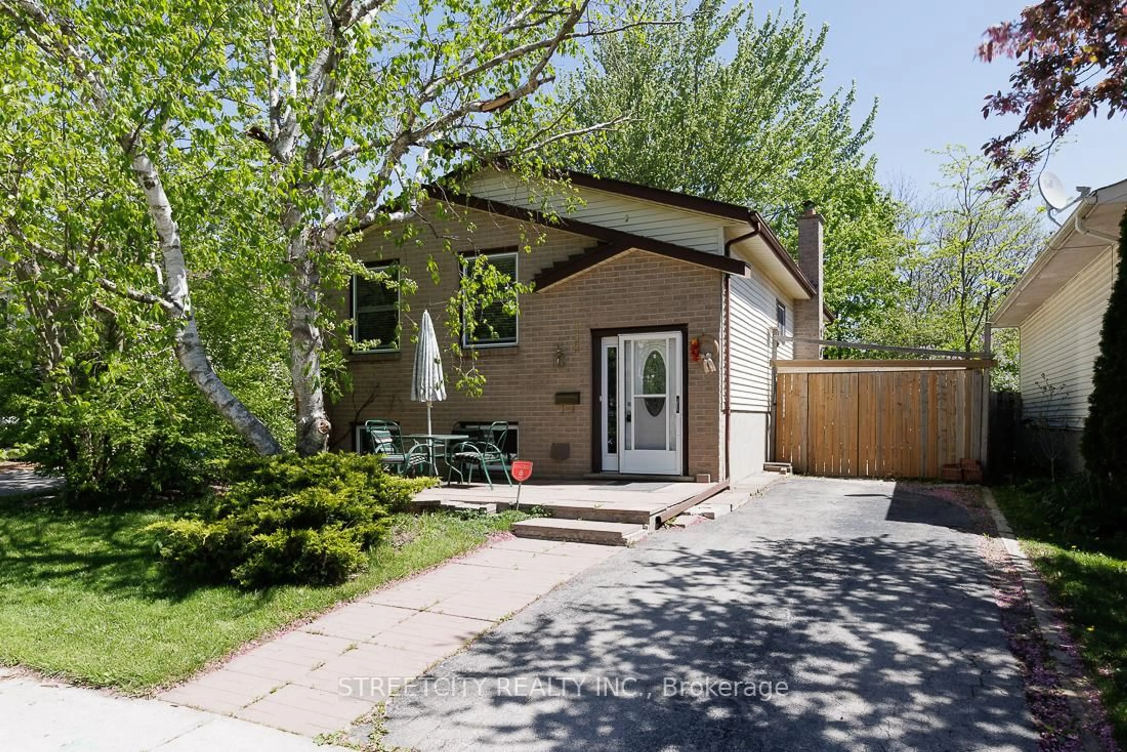 Unknown for 112 ARDSLEY Cres, London North Ontario N6G 3W7