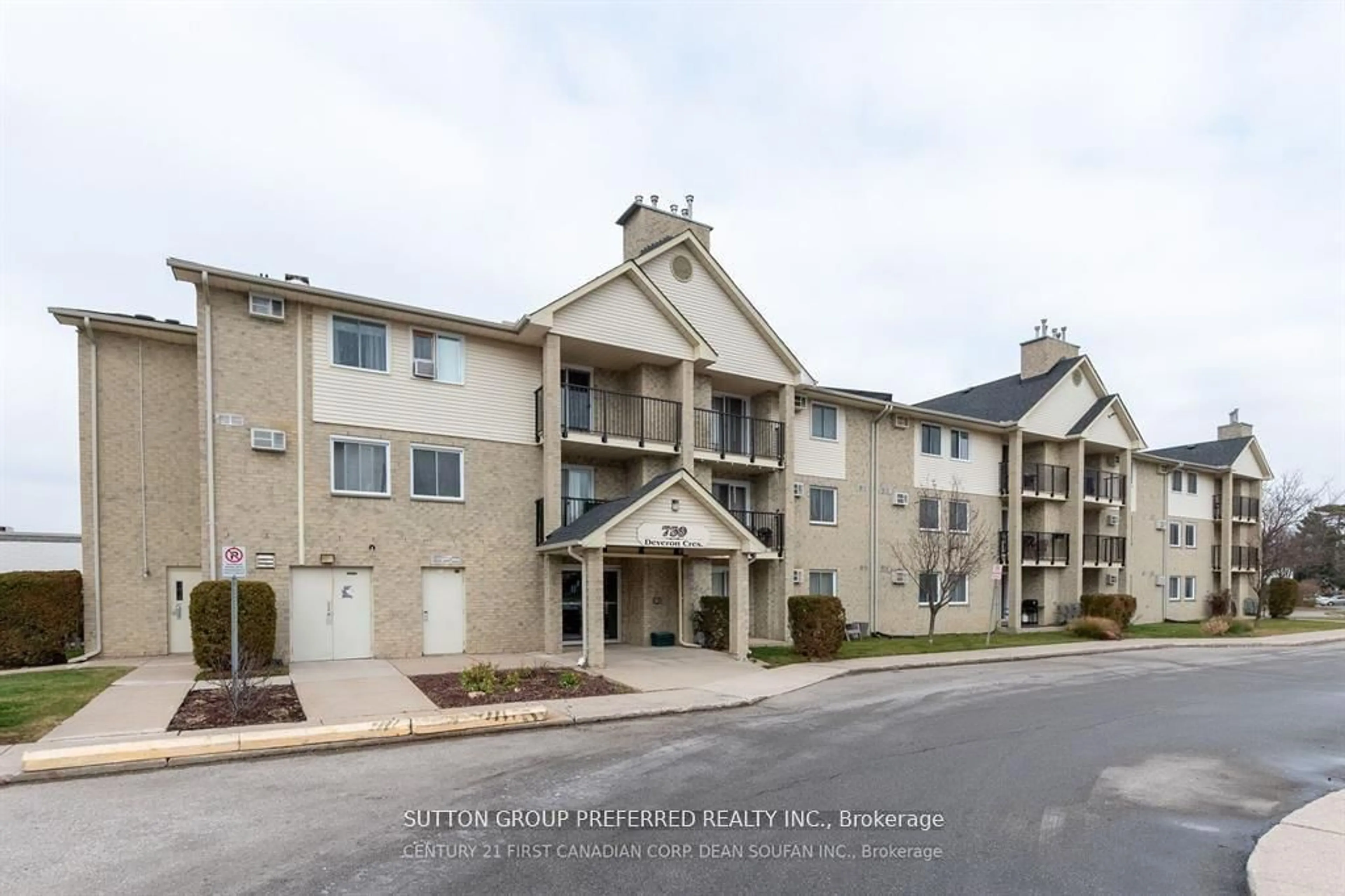 A pic from outside/outdoor area/front of a property/back of a property/a pic from drone, unknown for 739 Deveron Cres #208, London South Ontario N5Z 4Y1