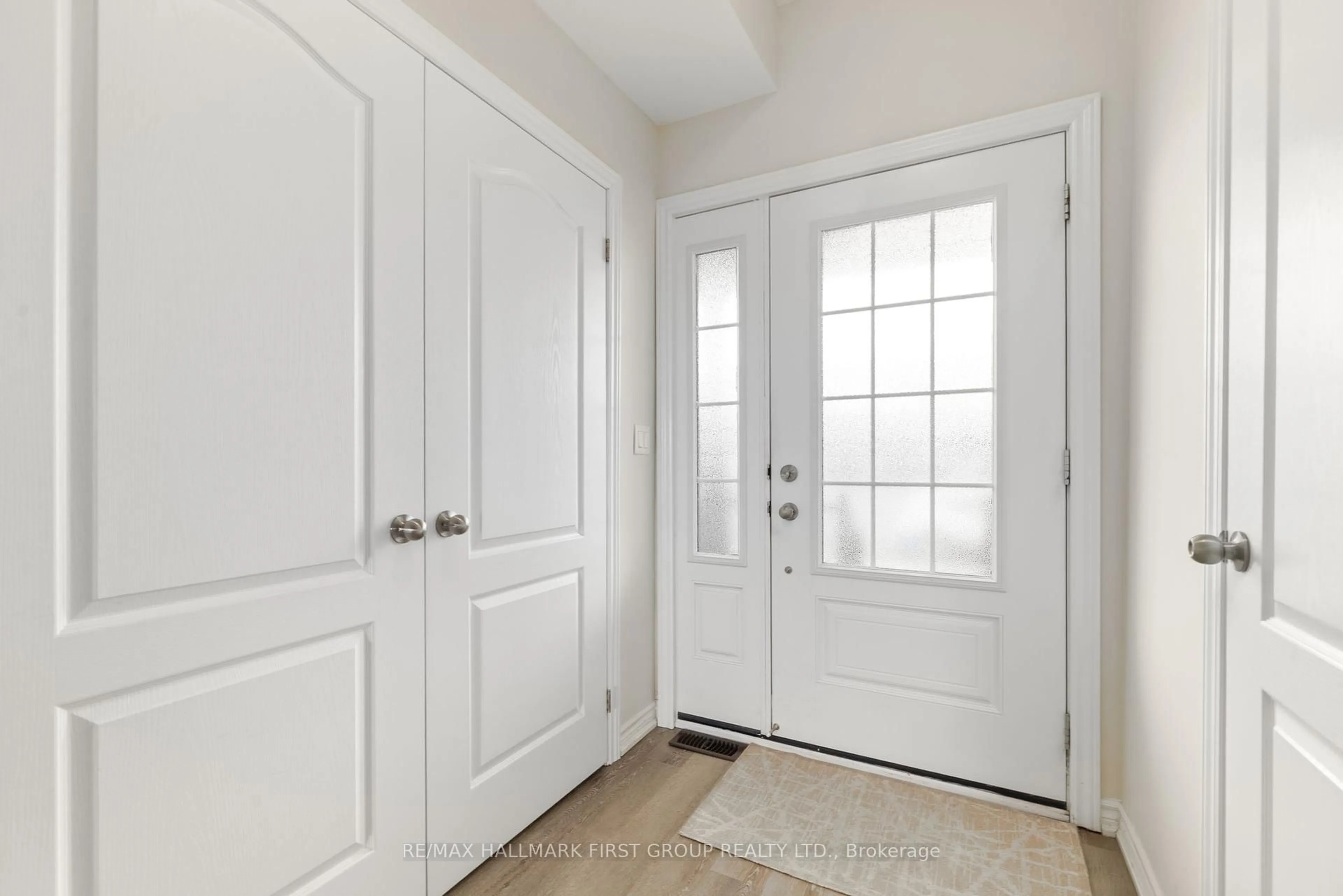 Indoor entryway for 16 Tolman St, Brighton Ontario K0K 1H0