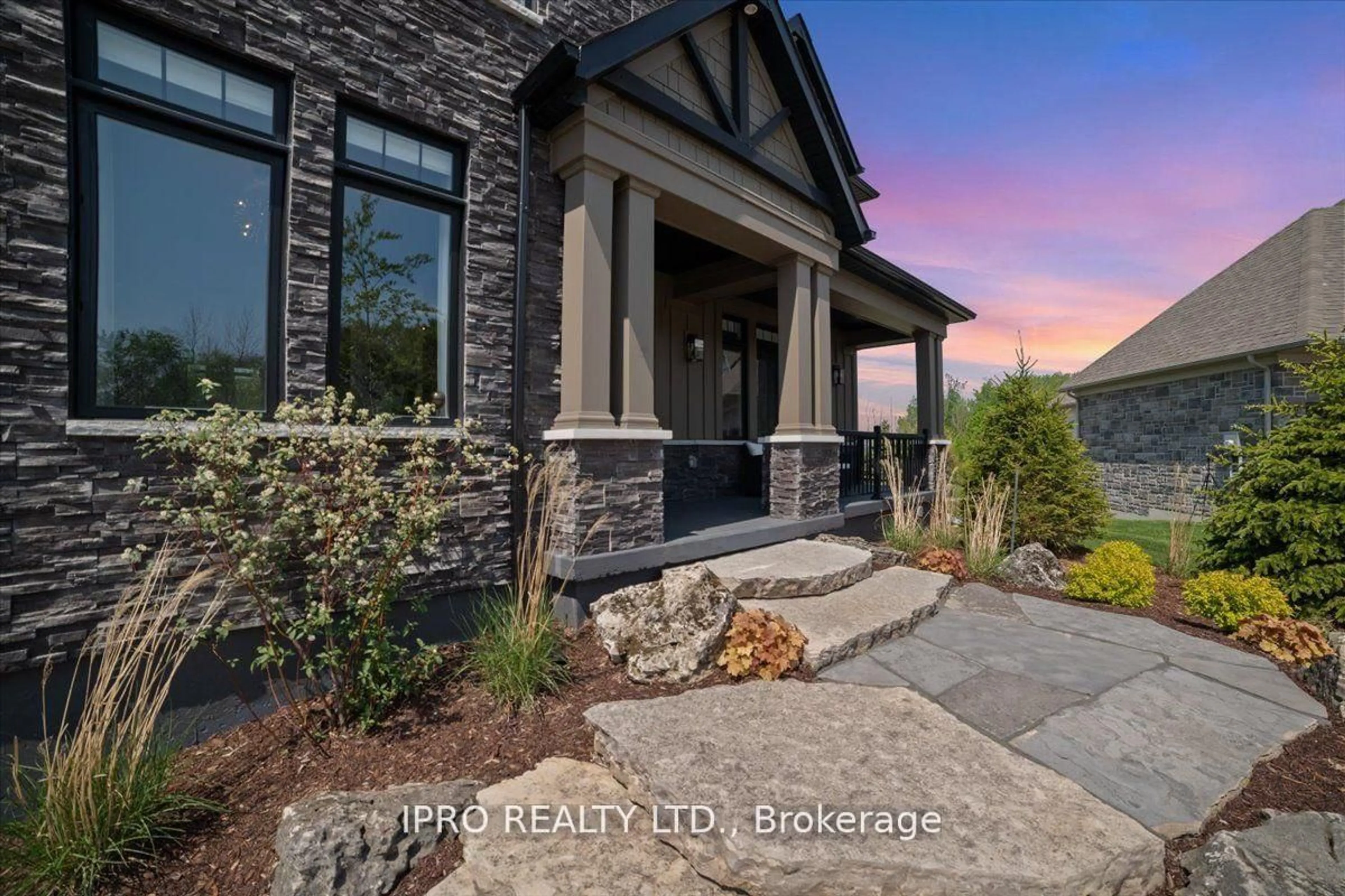 Home with brick exterior material, unknown for 138 Creekwood Crt, Blue Mountains Ontario L9Y 0V1