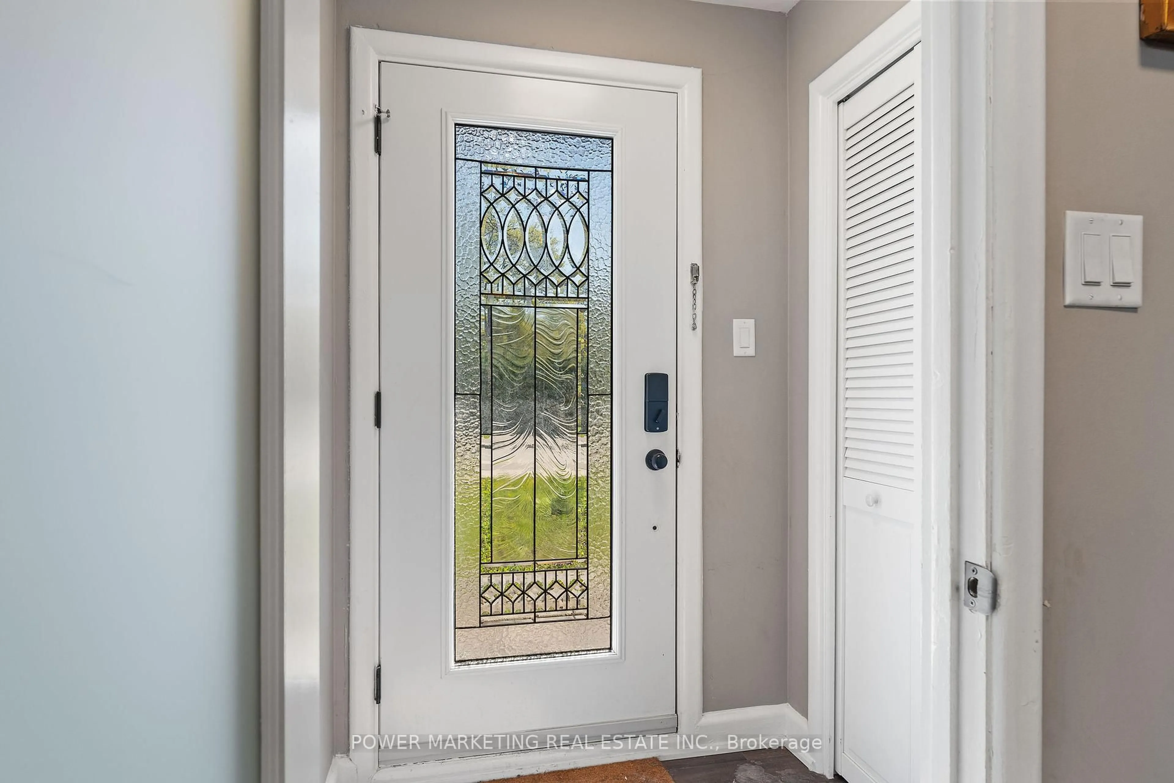 Indoor entryway for 1244 PRINCE OF WALES Dr, Ottawa Ontario K2C 1M9