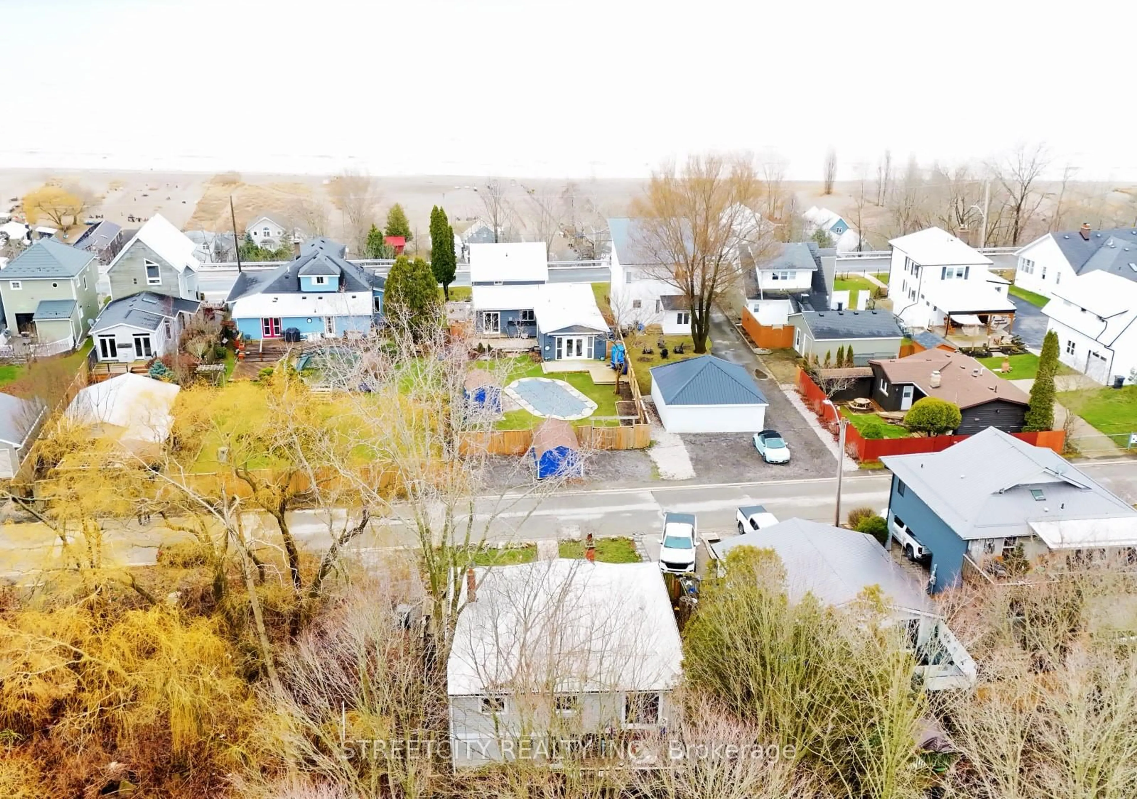 A pic from outside/outdoor area/front of a property/back of a property/a pic from drone, street for 417 Tower Heights Dr, Central Elgin Ontario N5L 1G3