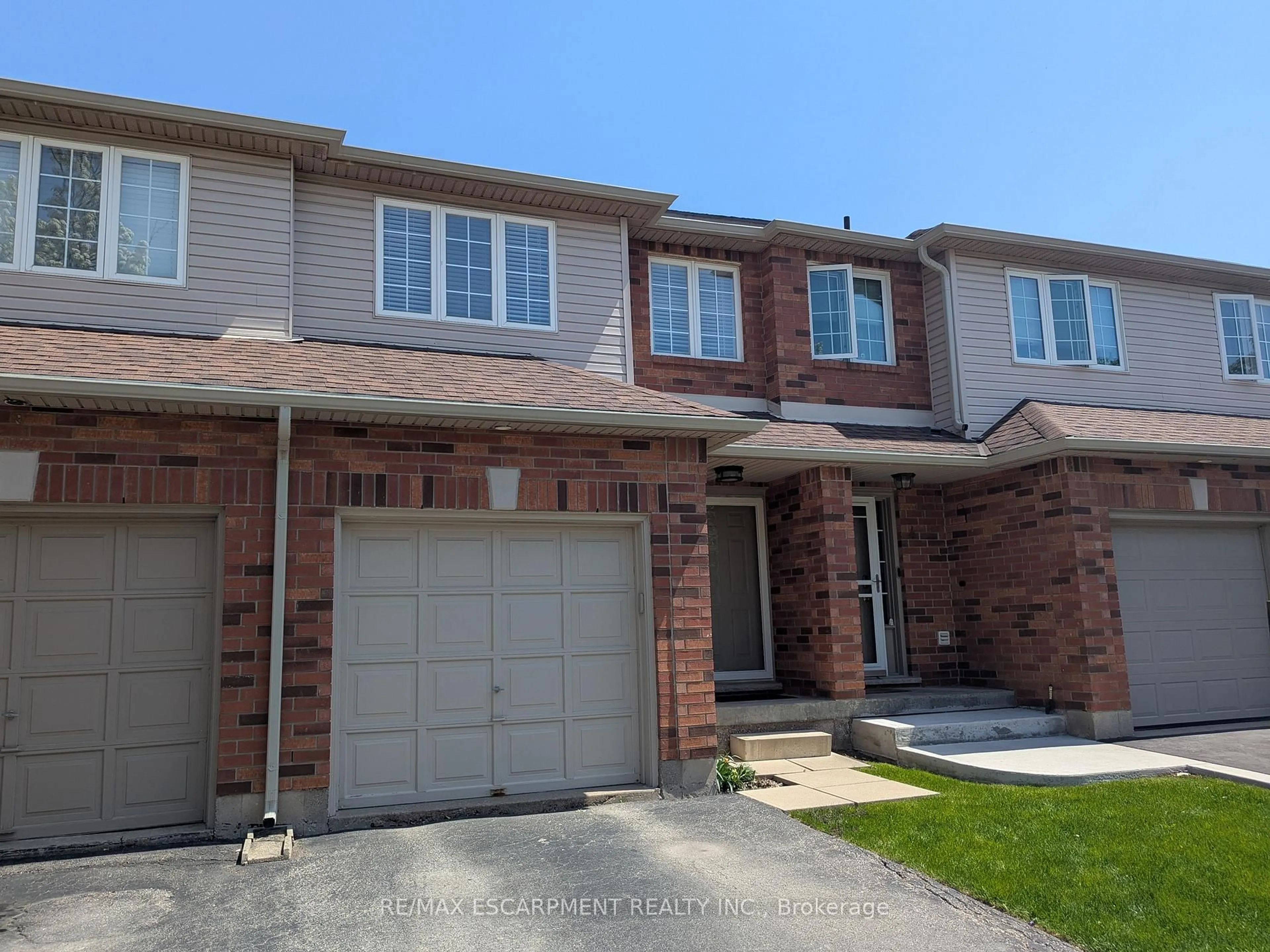 Home with brick exterior material, street for 174 Highbury Dr #5, Hamilton Ontario L8J 3T8
