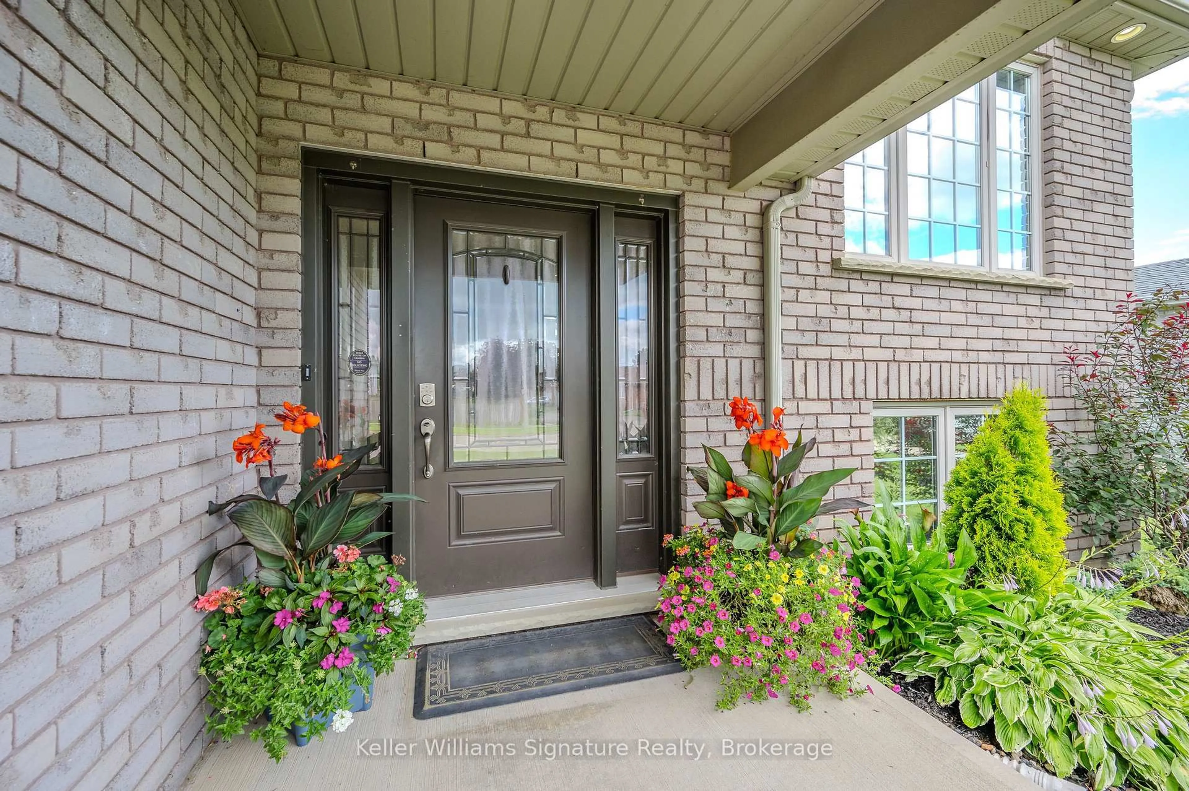 Indoor entryway for 59 Whitlaw Way, Brant Ontario N3L 4B3