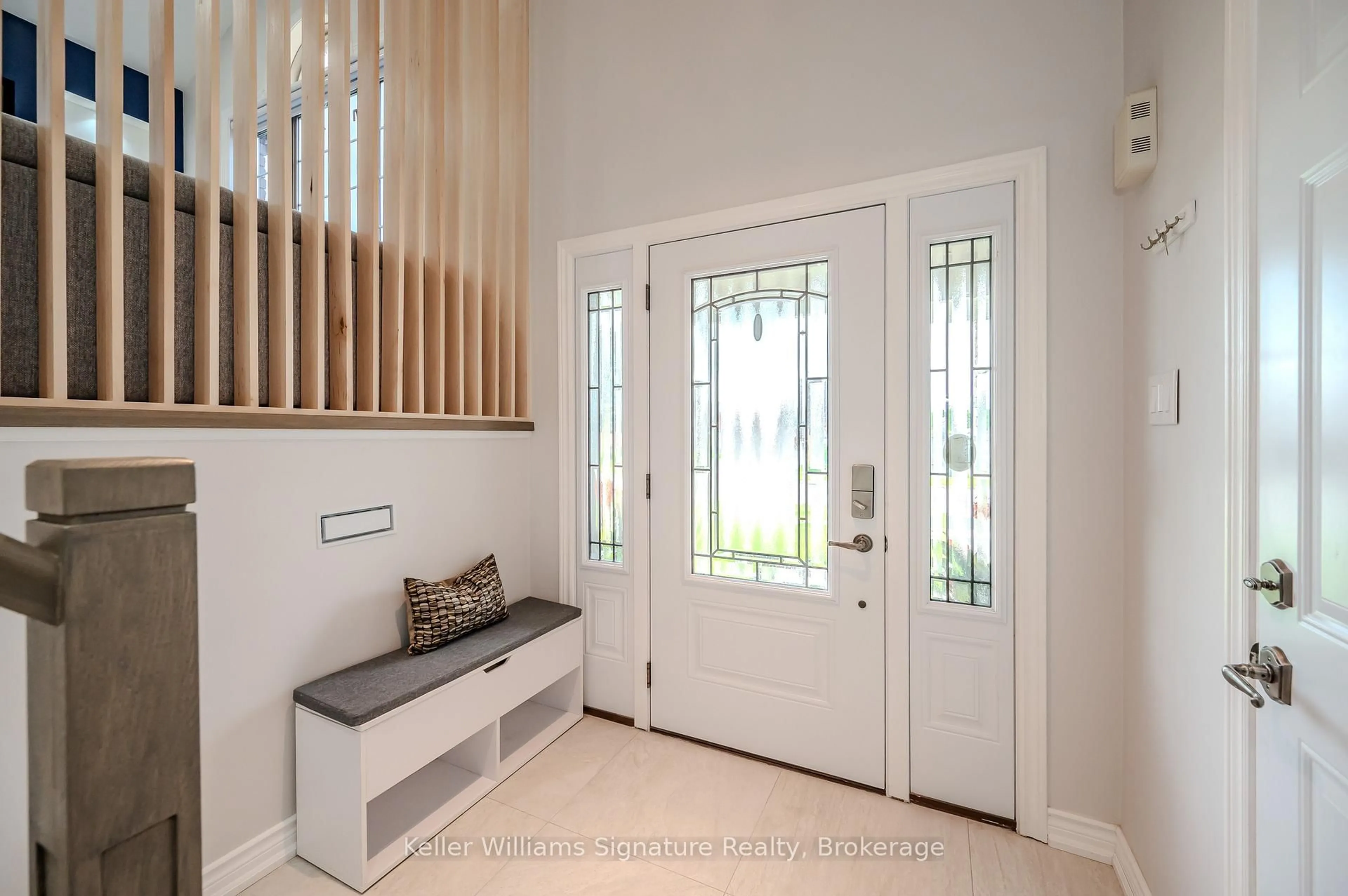 Indoor entryway for 59 Whitlaw Way, Brant Ontario N3L 4B3