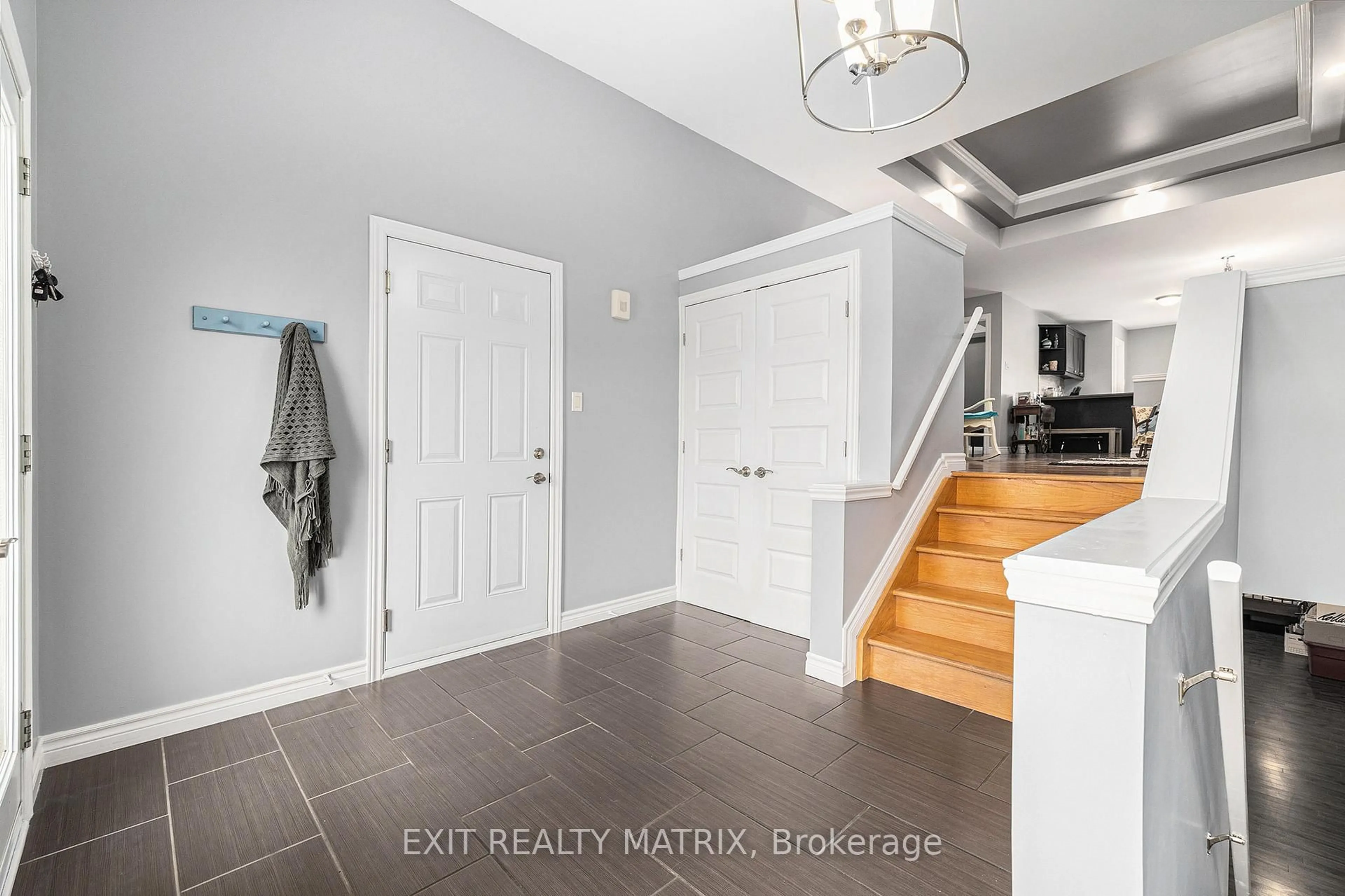 Indoor entryway for 446 Denis St, Alfred and Plantagenet Ontario K0A 3K0