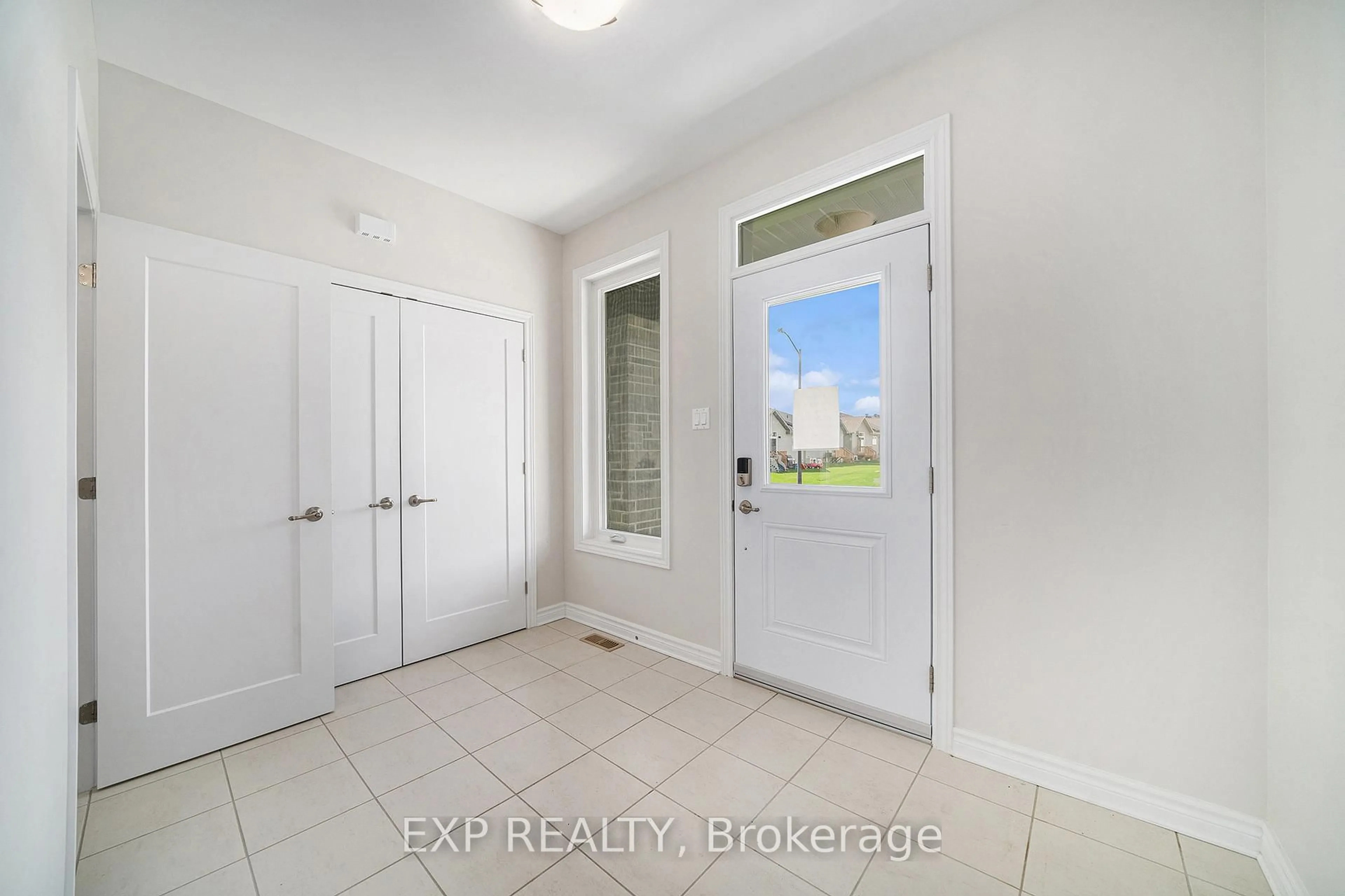 Indoor entryway for 125 Seabert Dr, Arnprior Ontario K7S 0H9