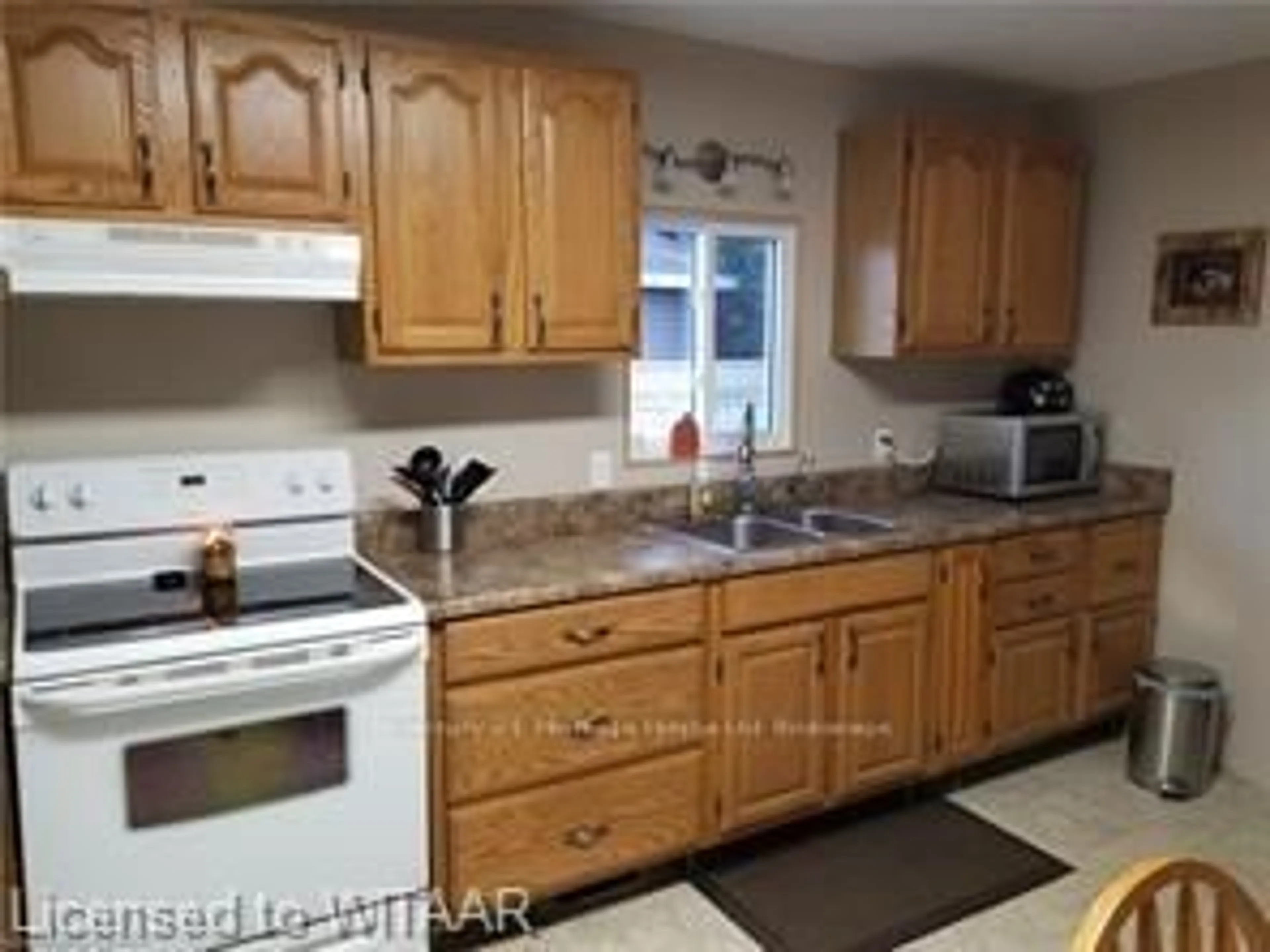 Standard kitchen, unknown for 334319 ROSSLAND Line, South-West Oxford Ontario N5C 3J8