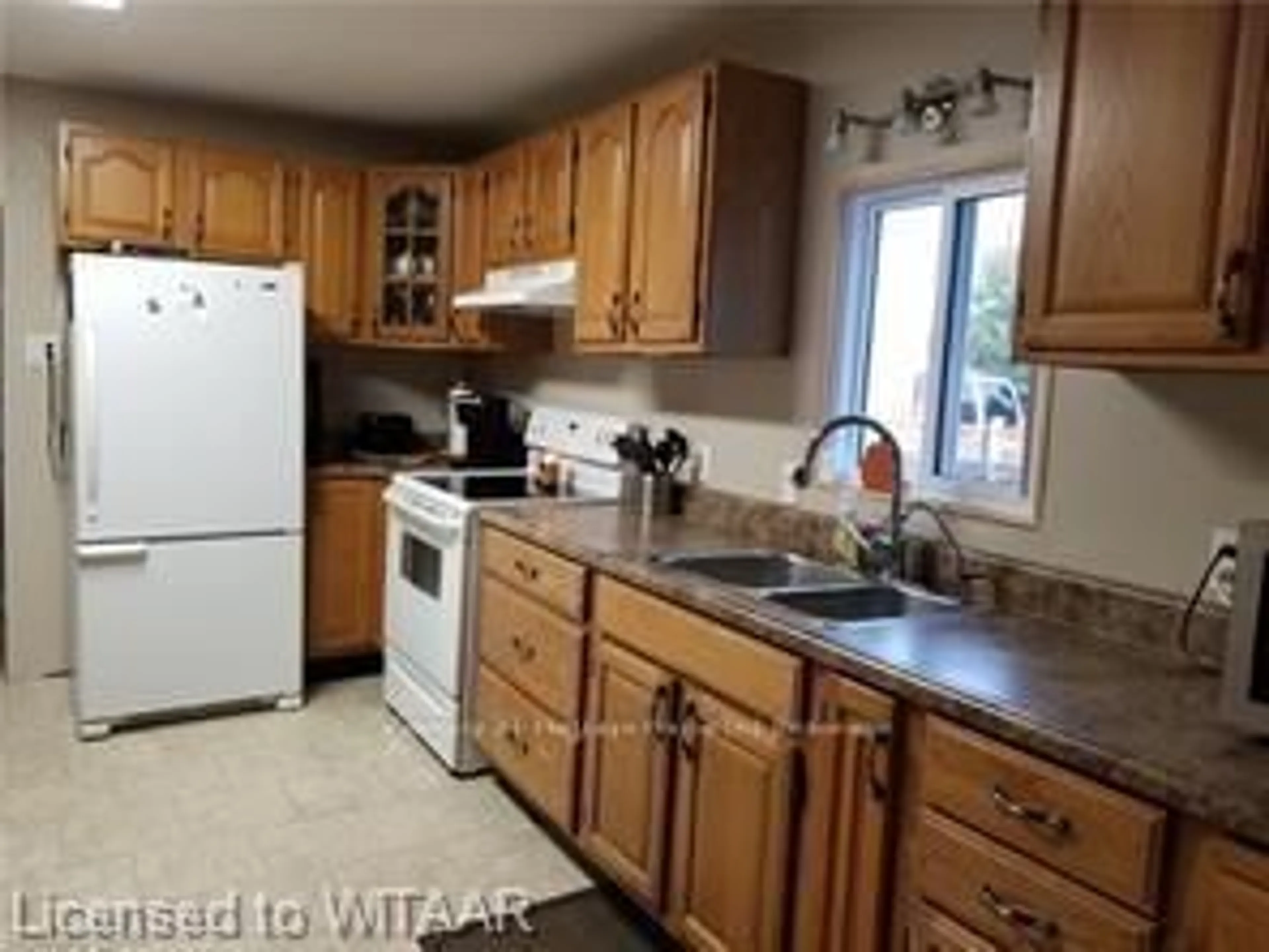 Standard kitchen, unknown for 334319 ROSSLAND Line, South-West Oxford Ontario N5C 3J8