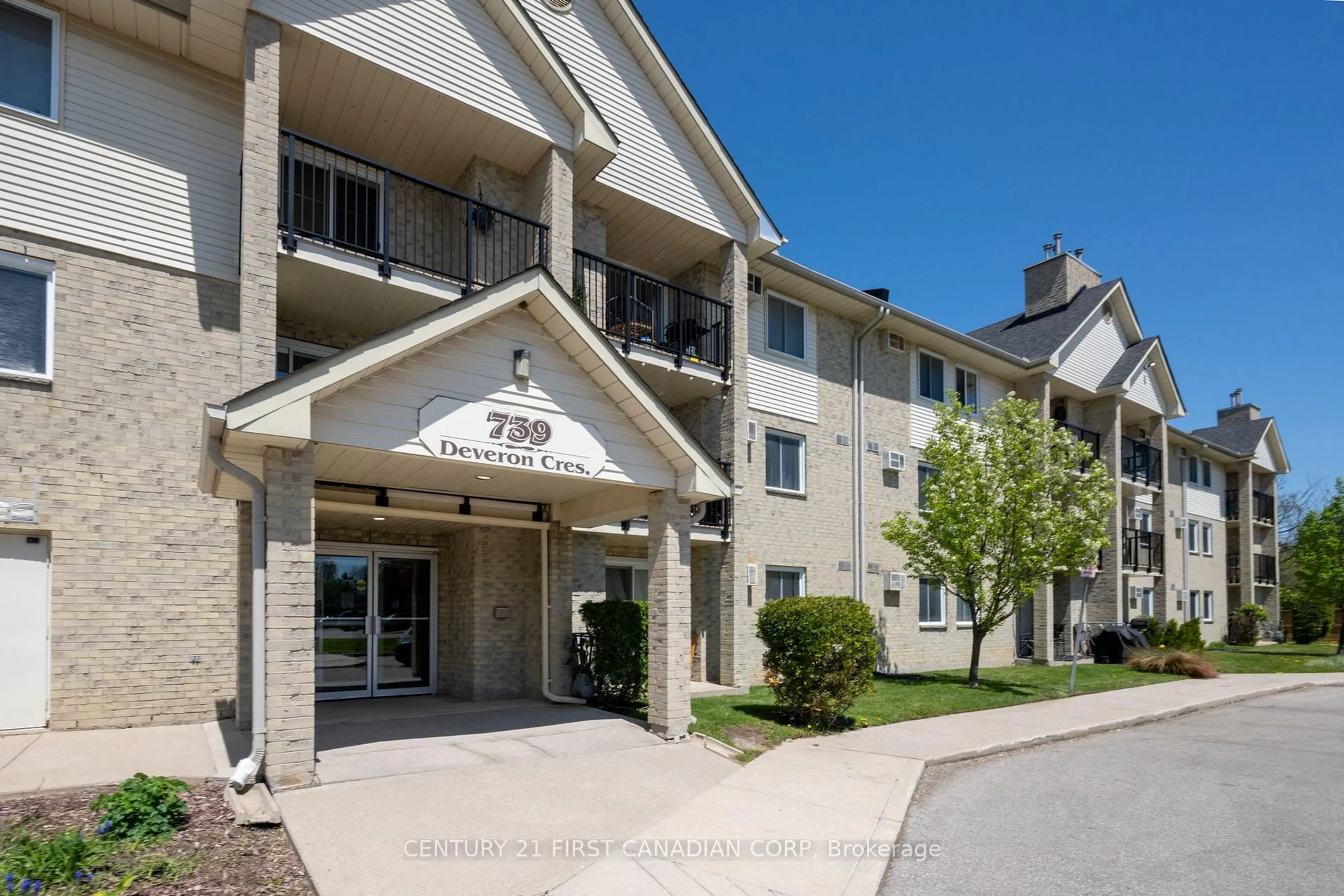 Indoor foyer for 739 Deveron Cres #203, London South Ontario N5Z 4Y1