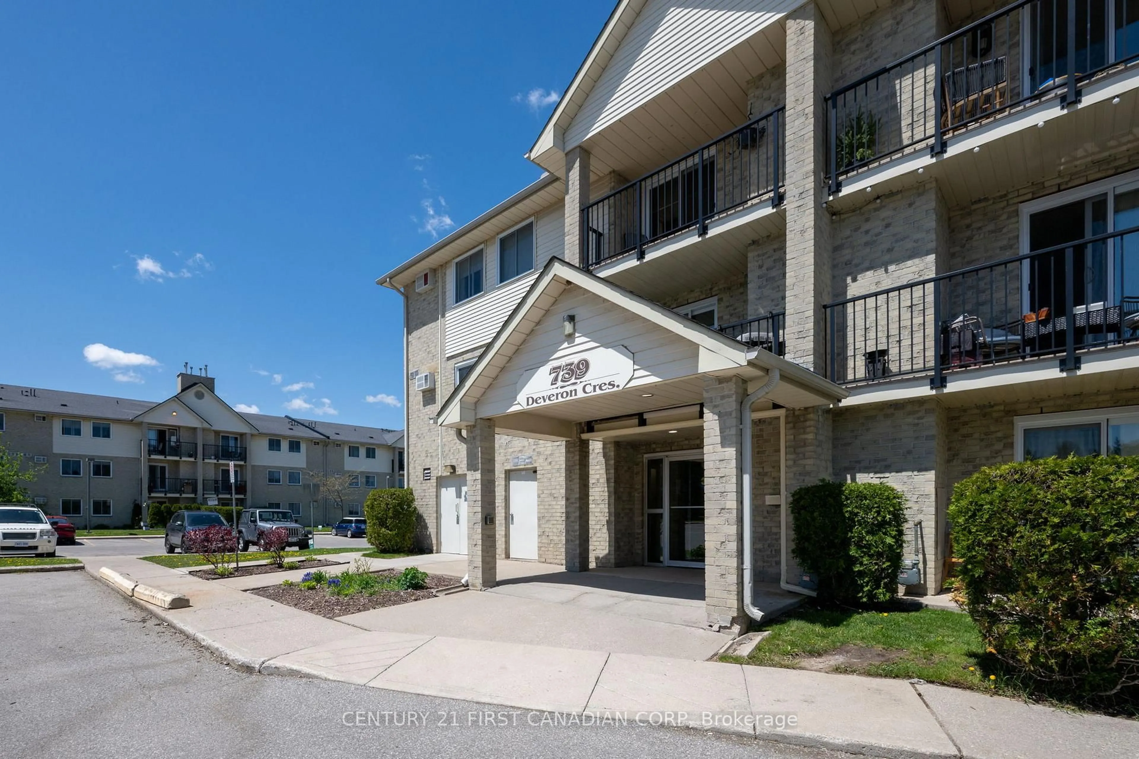 Indoor foyer for 739 Deveron Cres #203, London South Ontario N5Z 4Y1