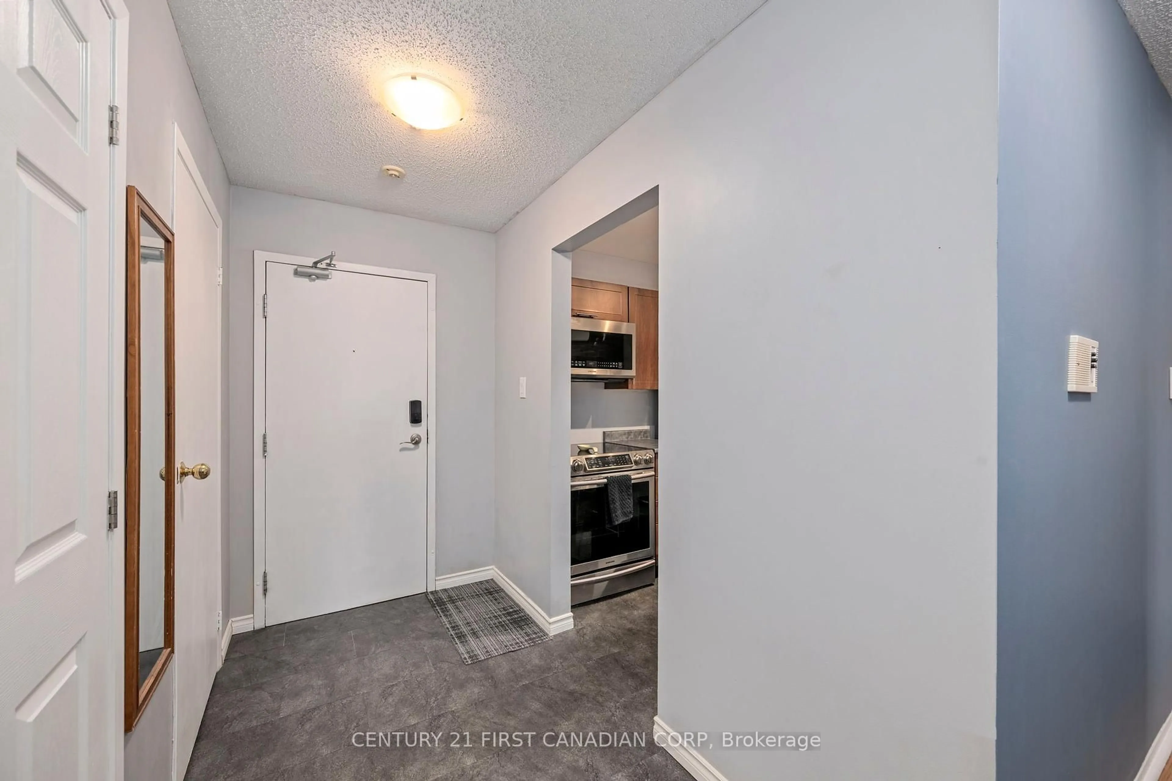Indoor entryway for 739 Deveron Cres #203, London South Ontario N5Z 4Y1