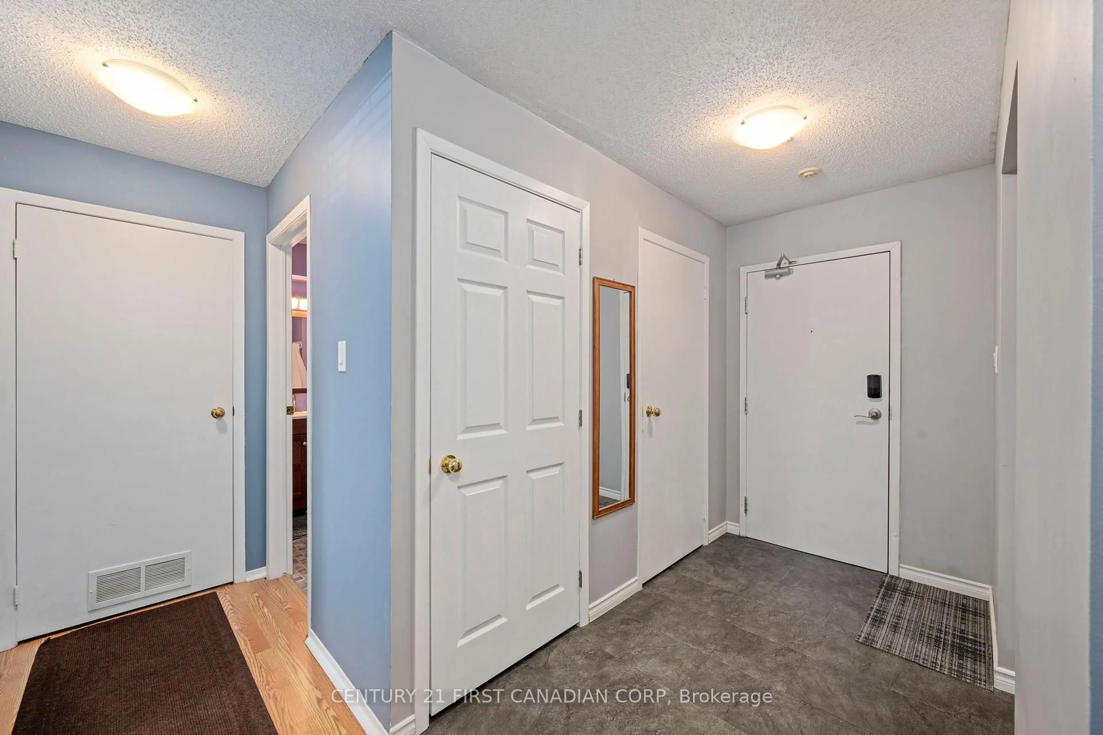 Indoor entryway for 739 Deveron Cres #203, London South Ontario N5Z 4Y1