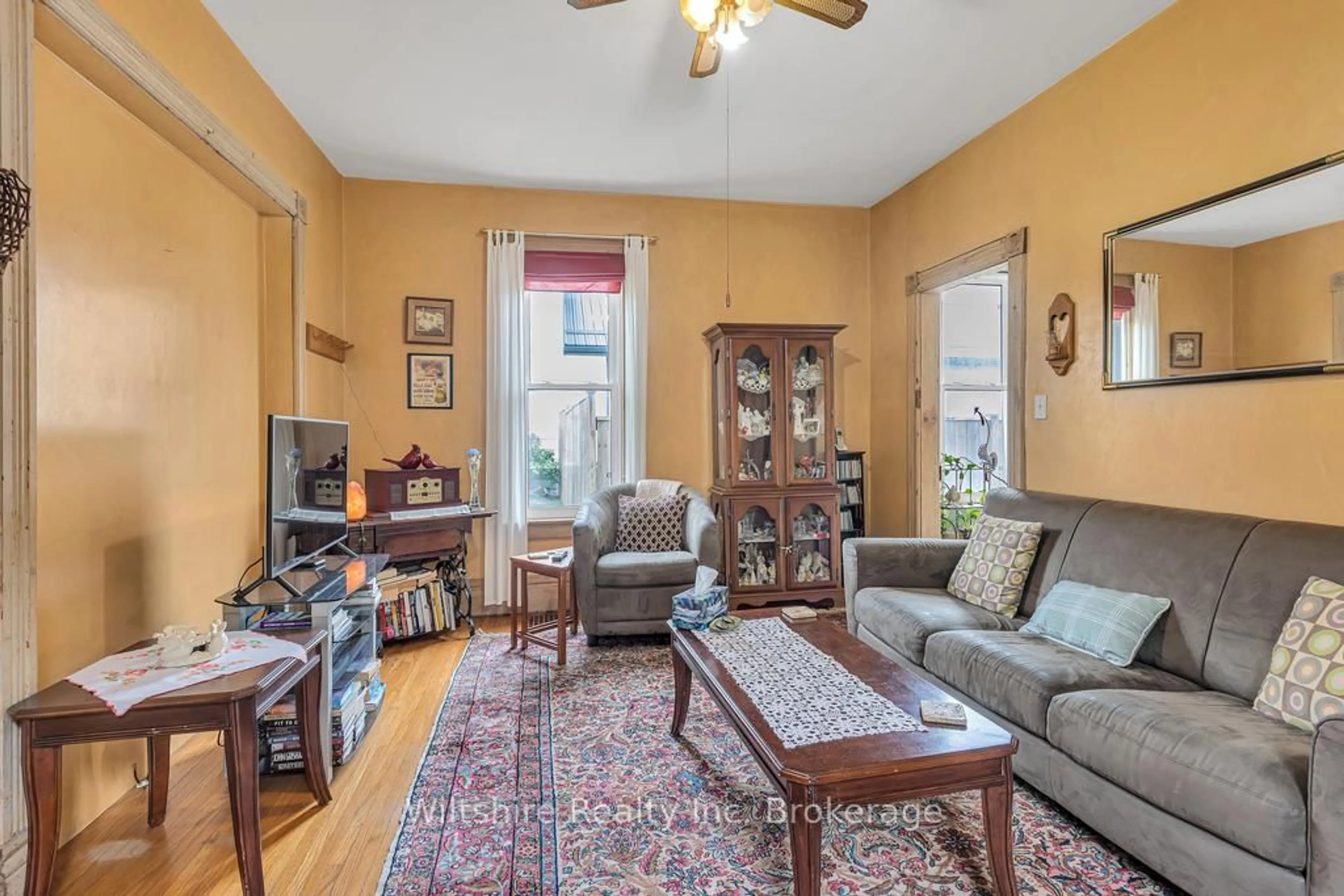 Living room with furniture, unknown for 18 King St, Tillsonburg Ontario N4G 3E2