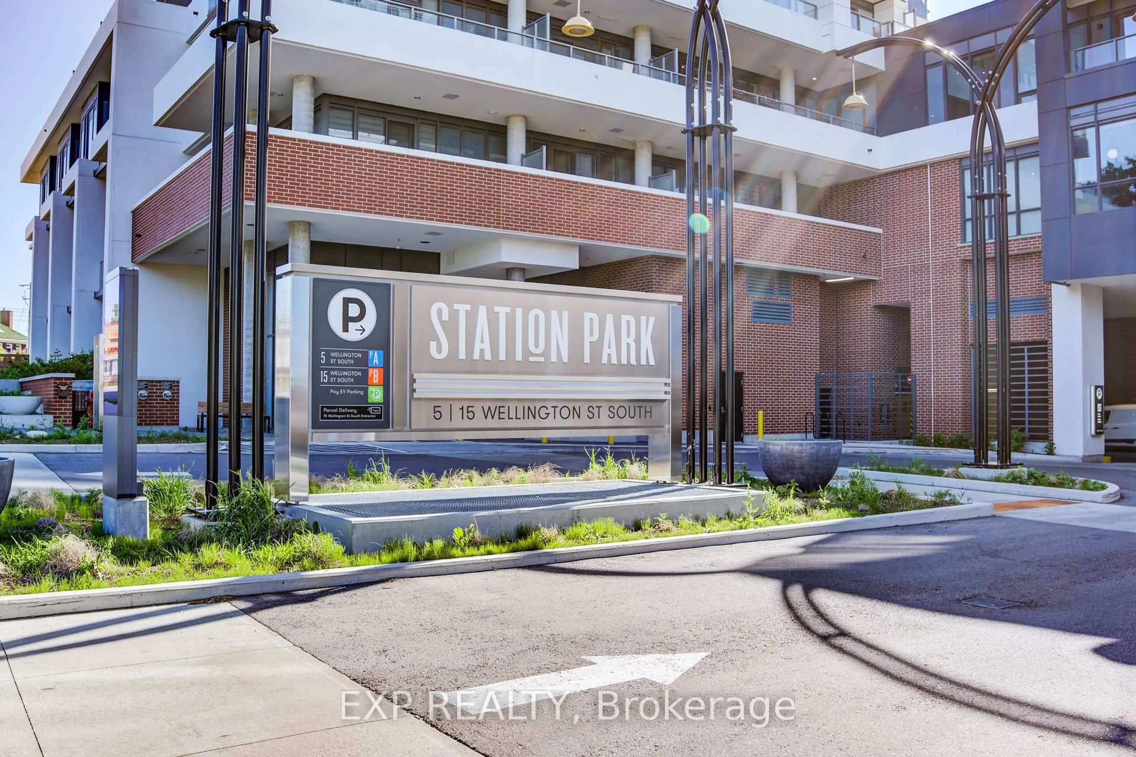 Patio, street for 15 Wellington St #510, Kitchener Ontario N2G 0E4