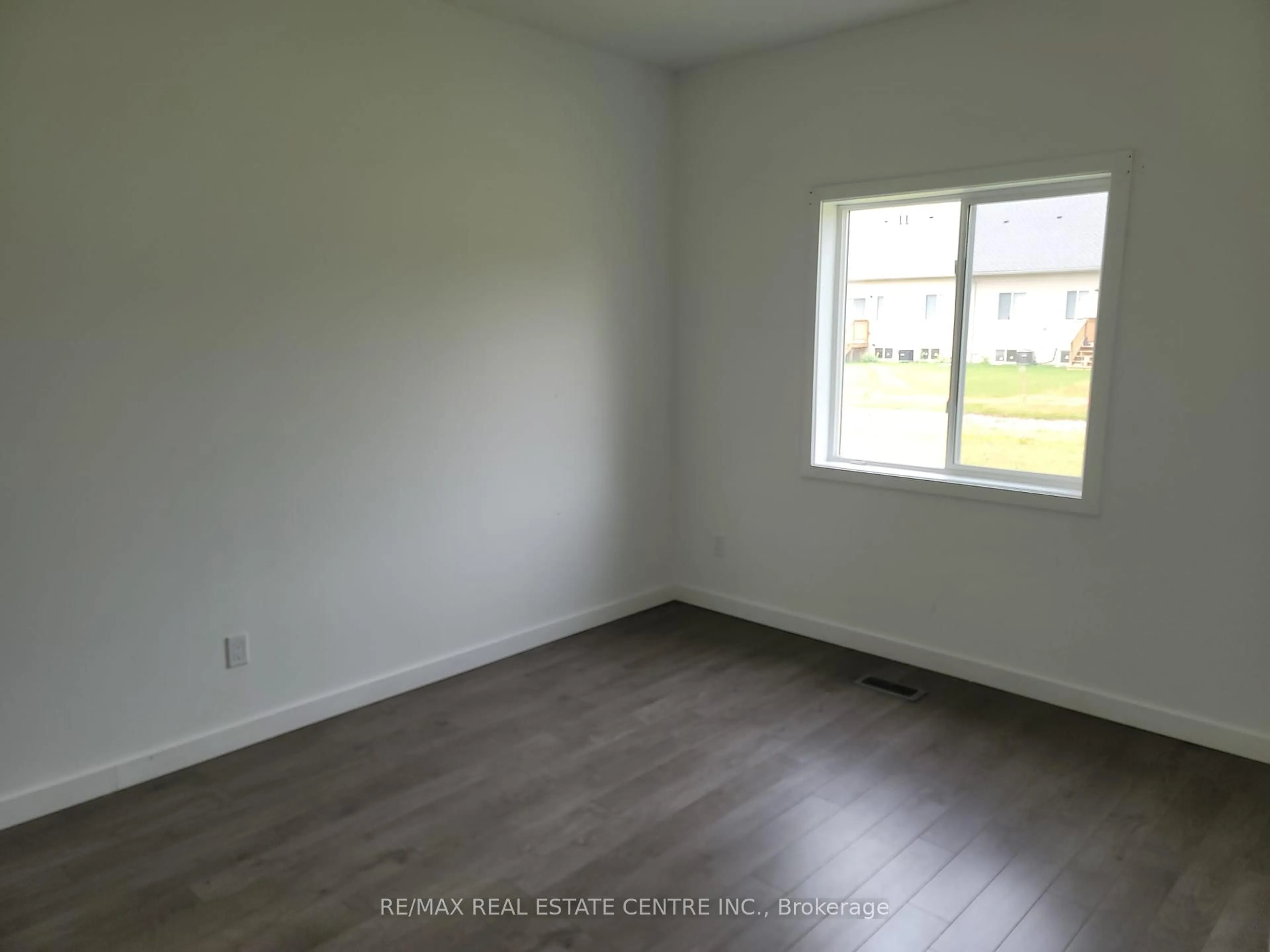 A pic of a room for 356 Alberta St, Welland Ontario L3B 2W3