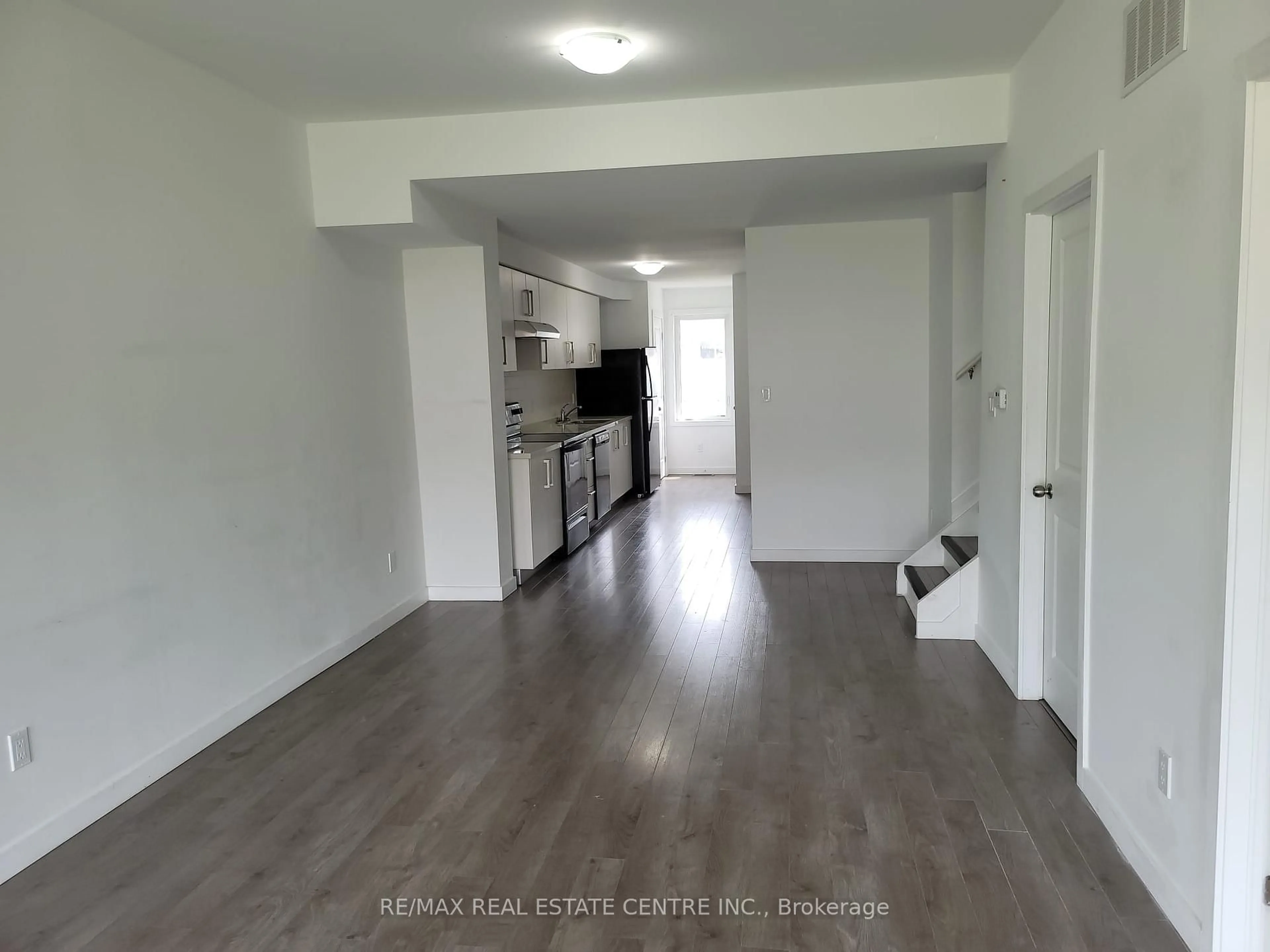 A pic of a room for 356 Alberta St, Welland Ontario L3B 2W3
