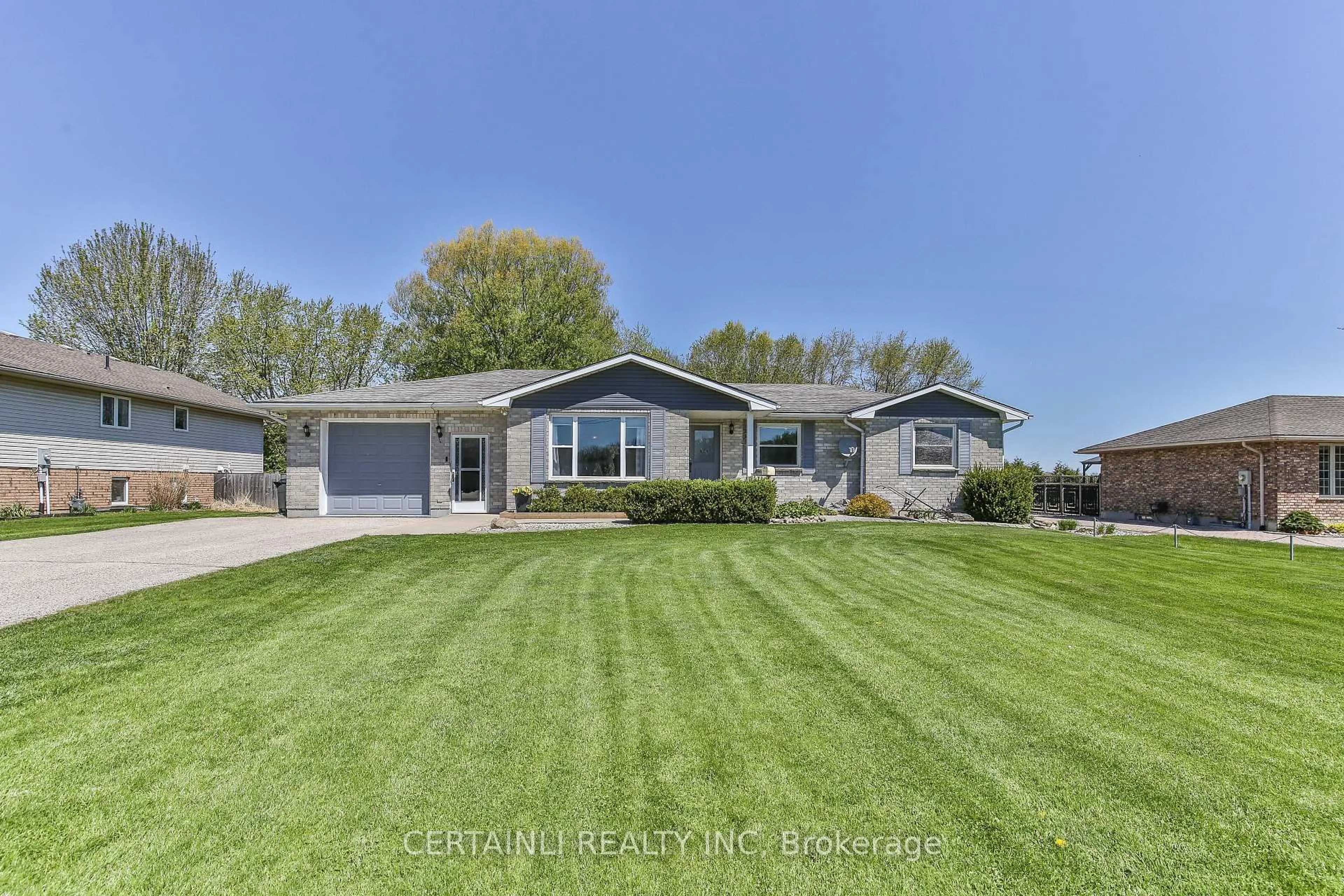 Home with vinyl exterior material, street for 50000 Dingle St, Malahide Ontario N5H 2R1