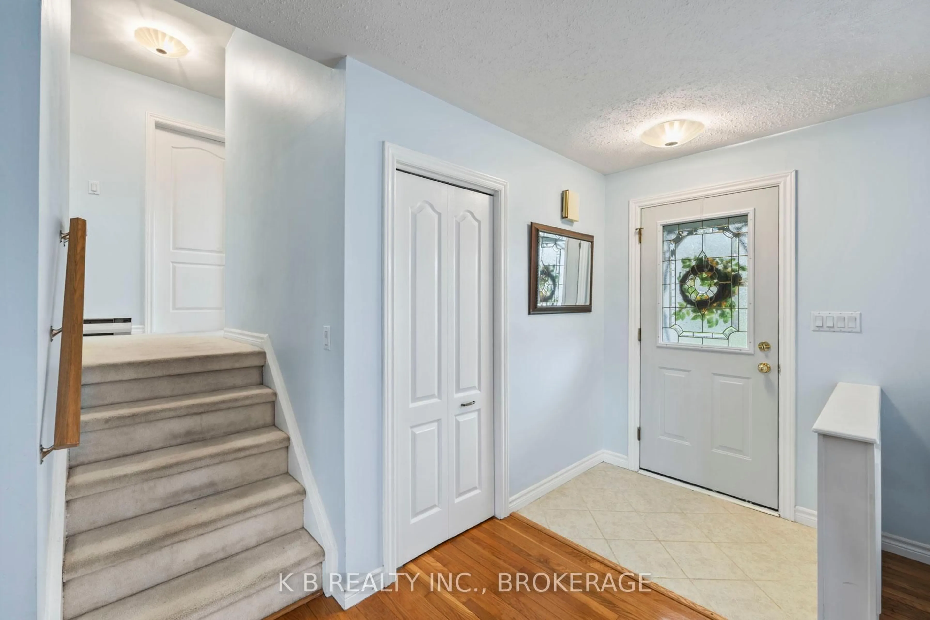 Indoor entryway for 7350 County 2 Rd, Napanee Ontario K7R 3K6