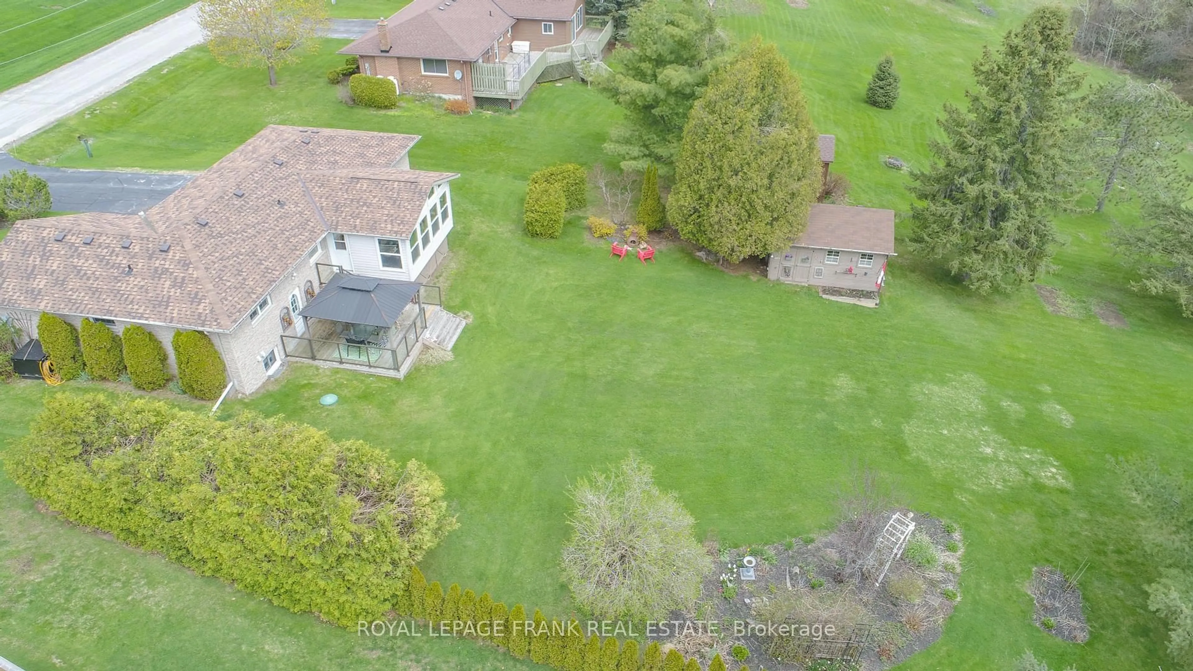 A pic from outside/outdoor area/front of a property/back of a property/a pic from drone, unknown for 318 Forest Harbour Tr, Kawartha Lakes Ontario K0M 1A0