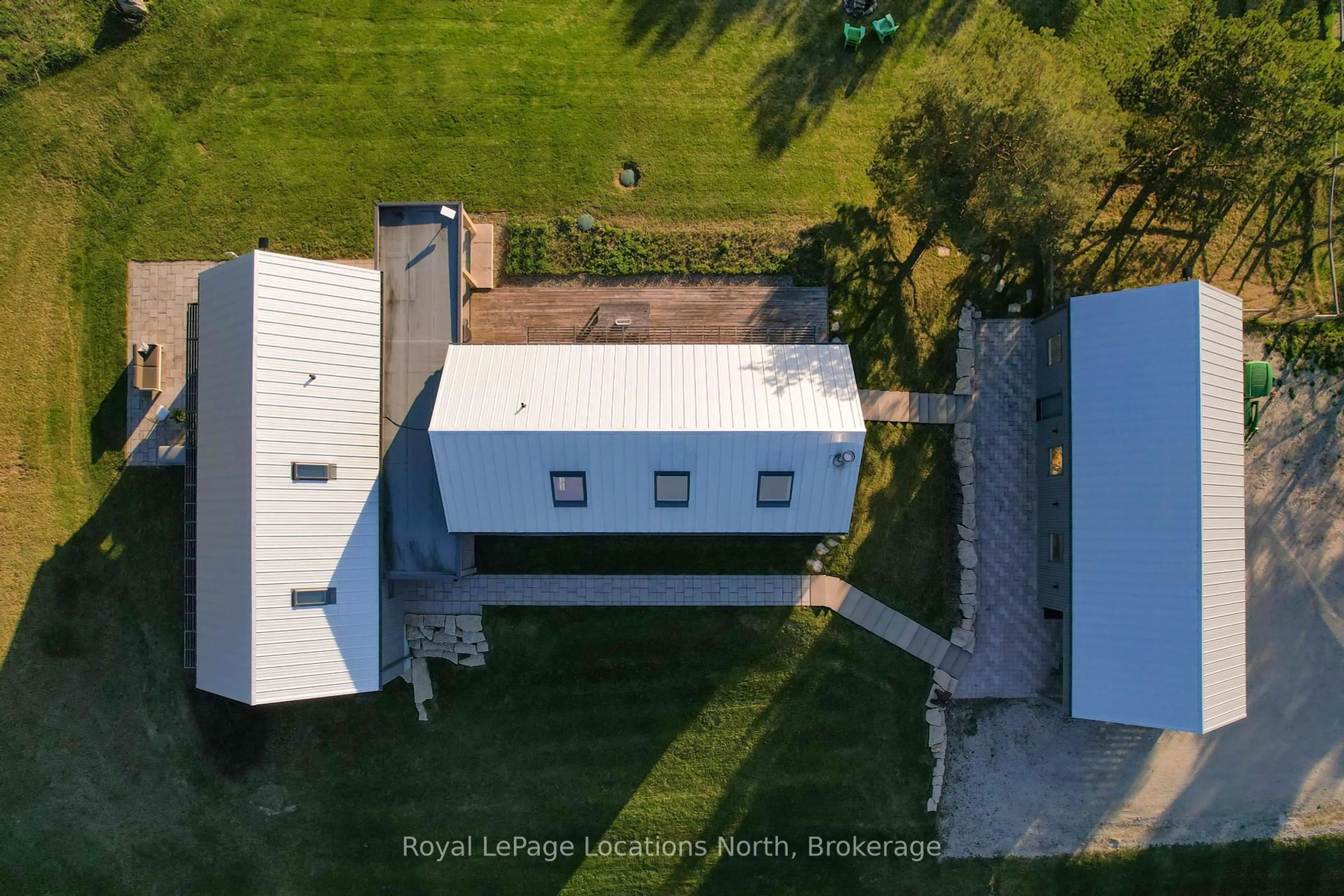 A pic from outside/outdoor area/front of a property/back of a property/a pic from drone, building for 938444 Airport Rd, Mulmur Ontario L9V 0M1