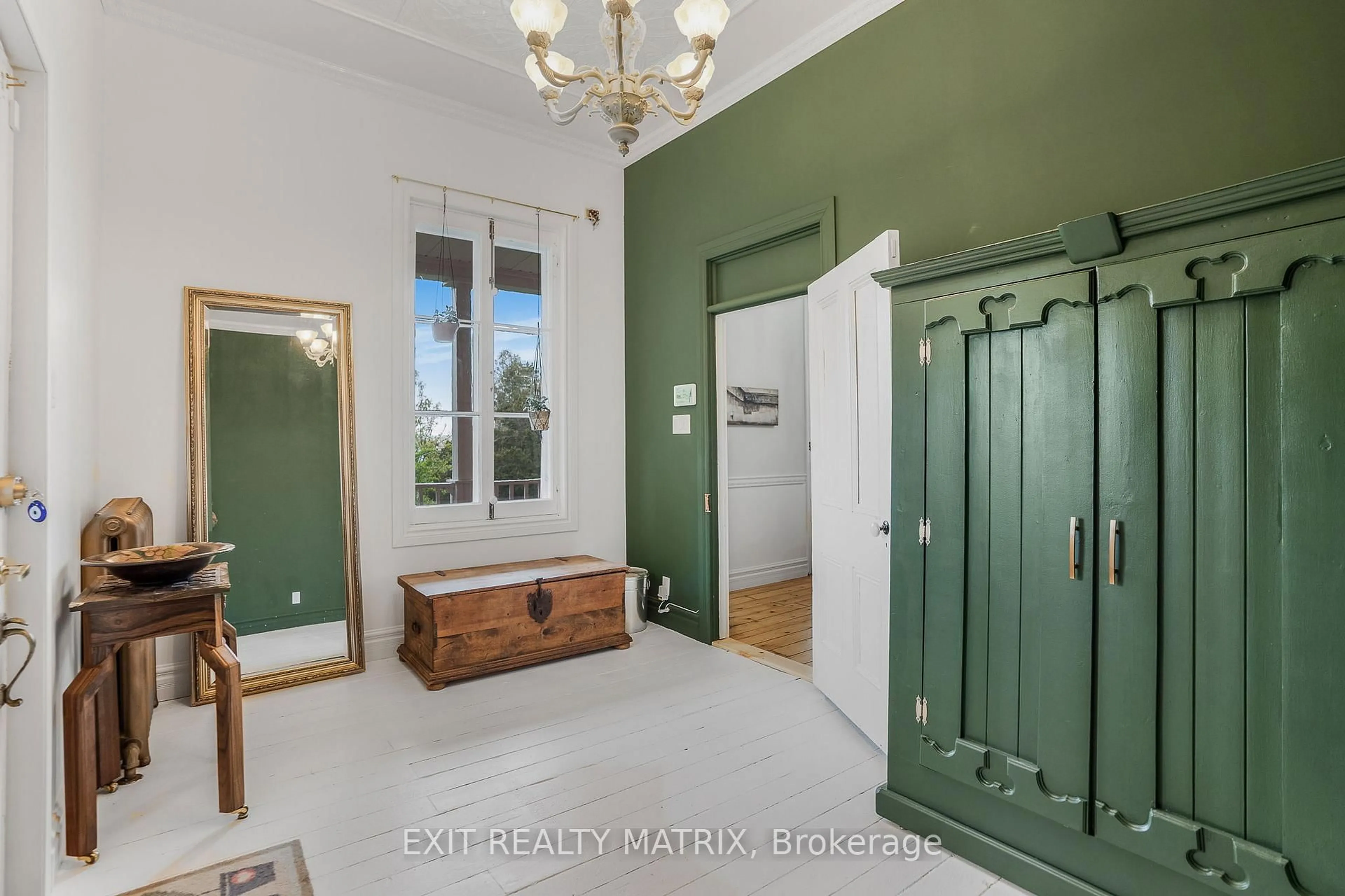 Indoor entryway for 729 County Rd 18 Rd, Hawkesbury Ontario K0B 1M0